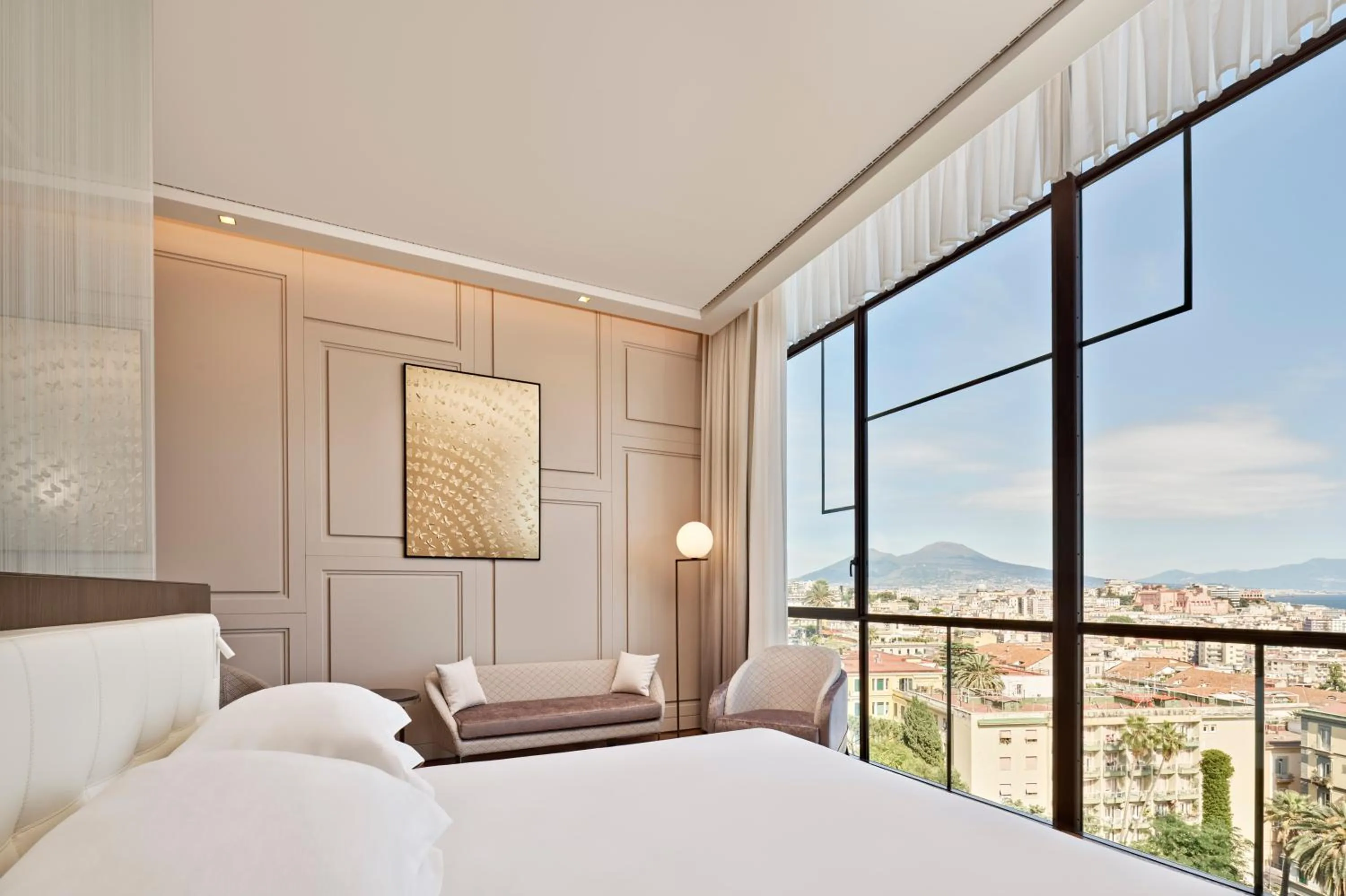 Bedroom, Bed in De Bonart Naples, Curio Collection By Hilton