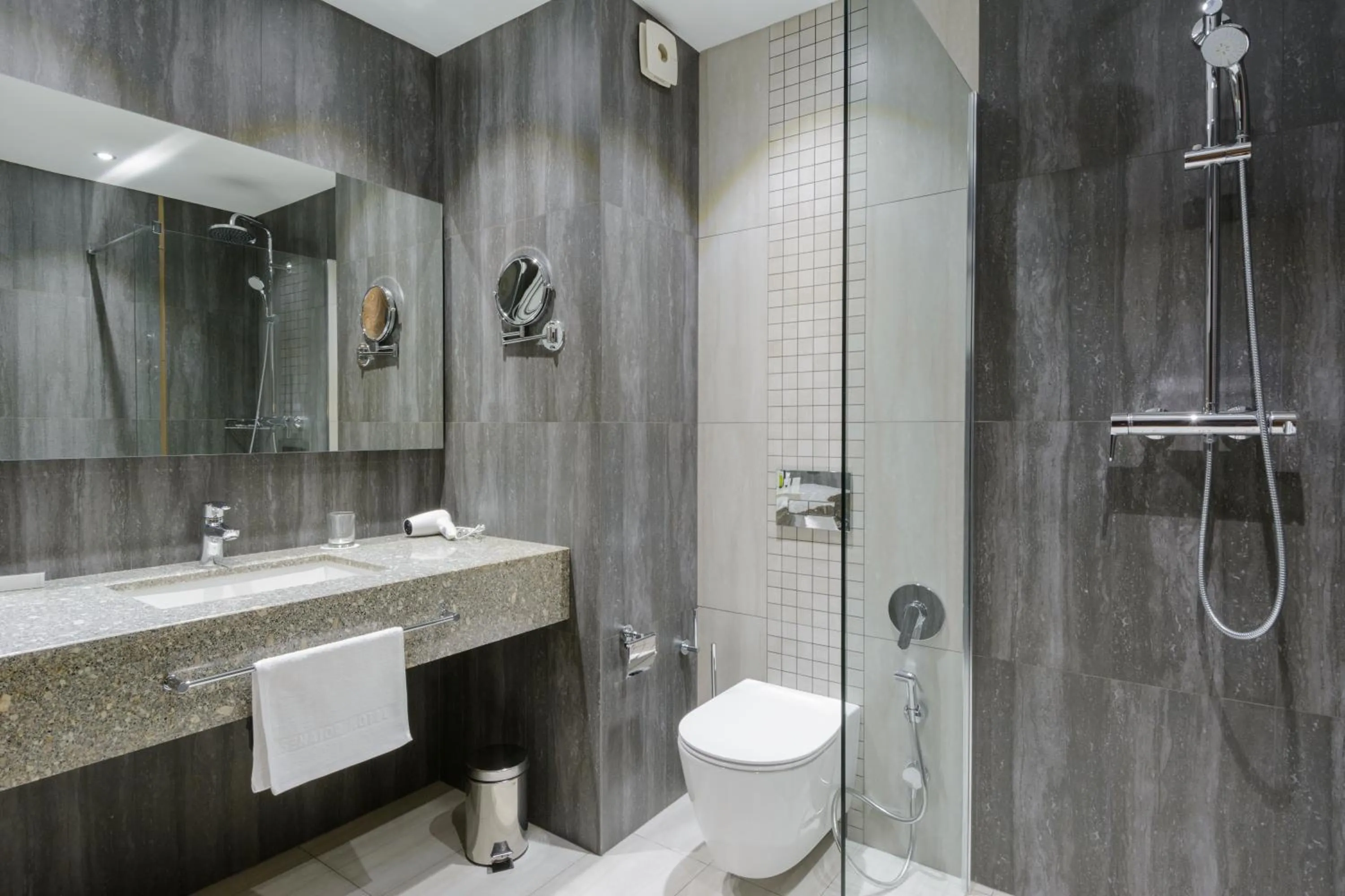 Shower in Hotel Senator