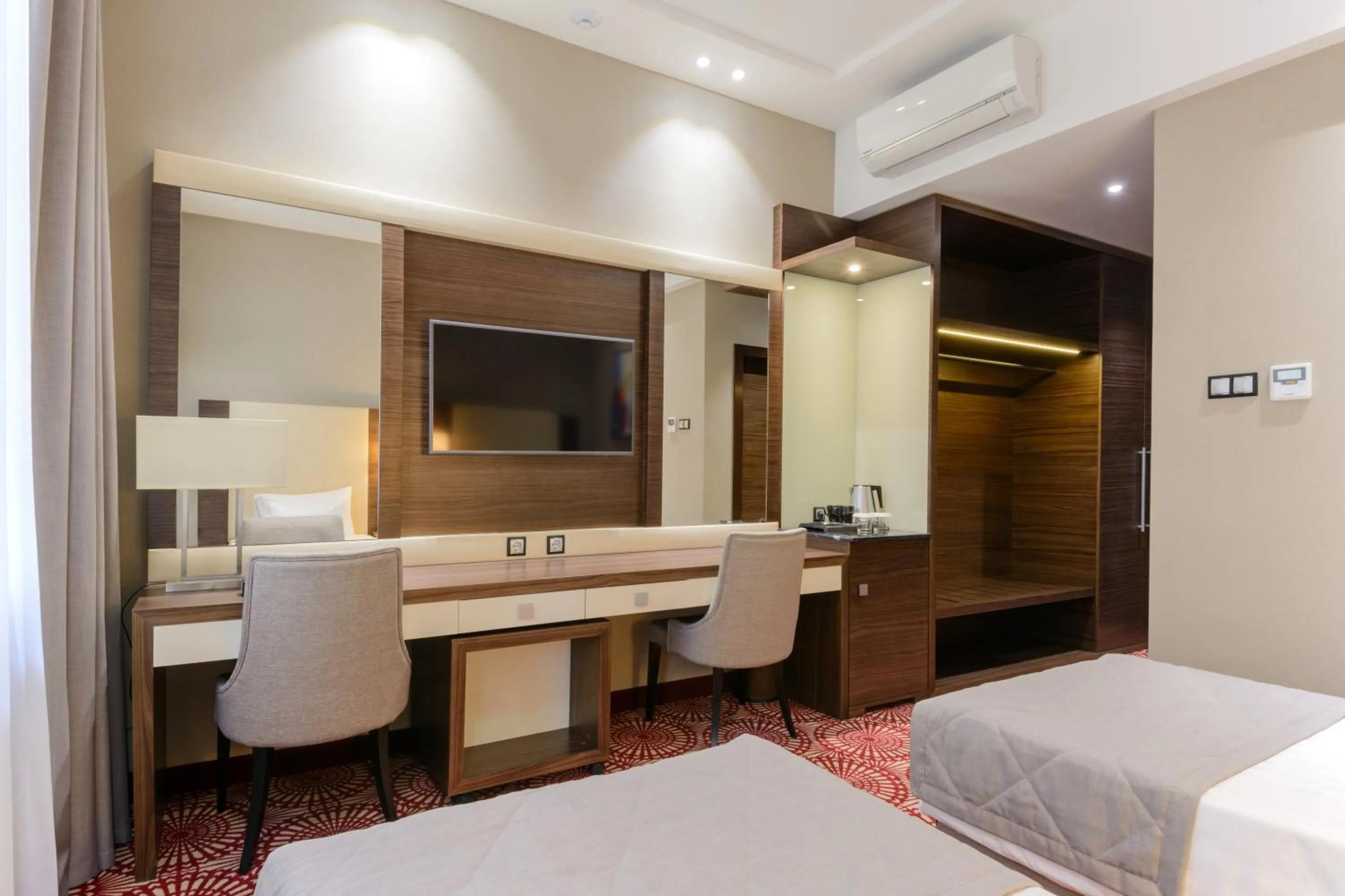 Photo of the whole room, Bed in Hotel Senator