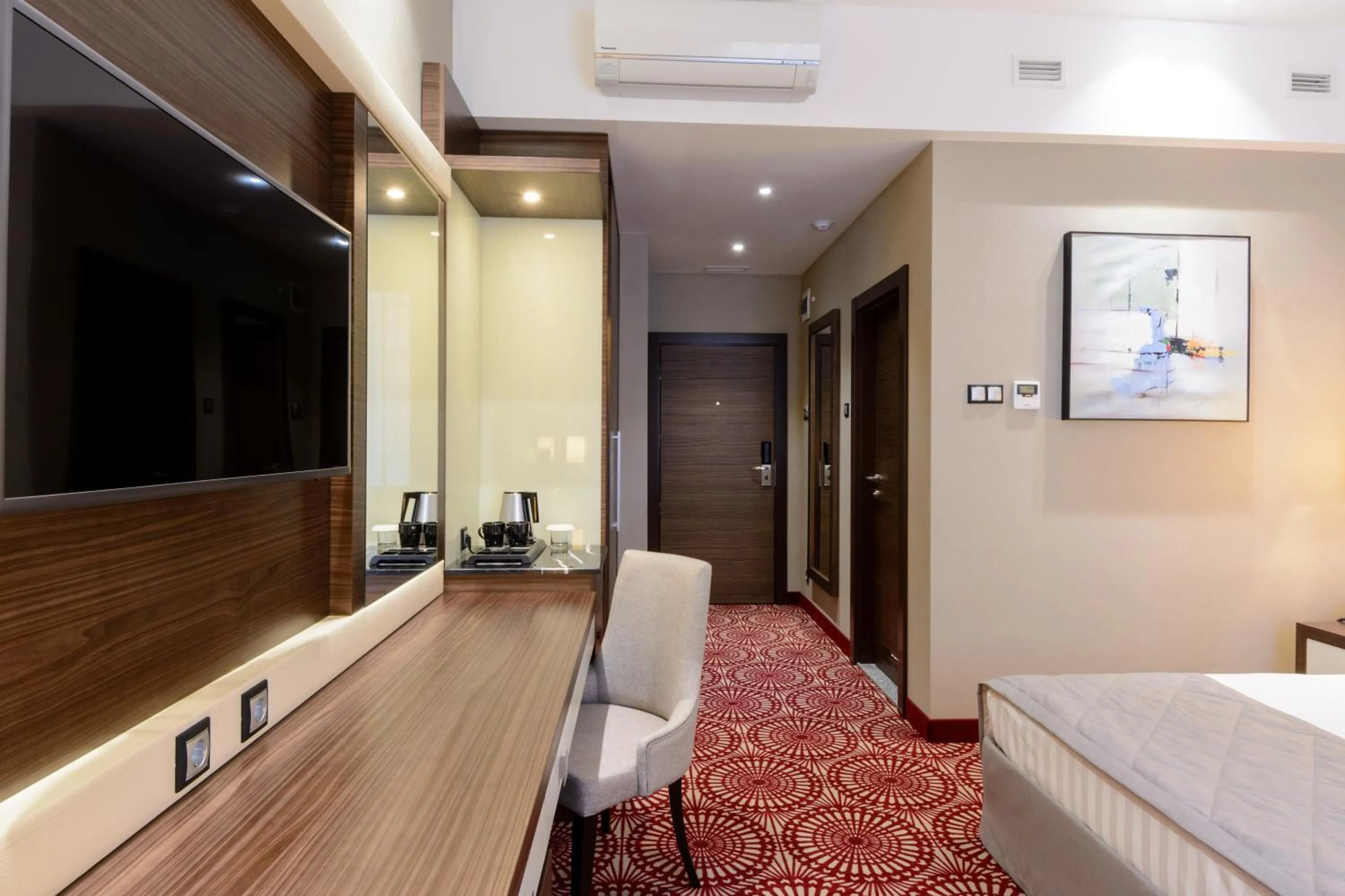 Photo of the whole room in Hotel Senator