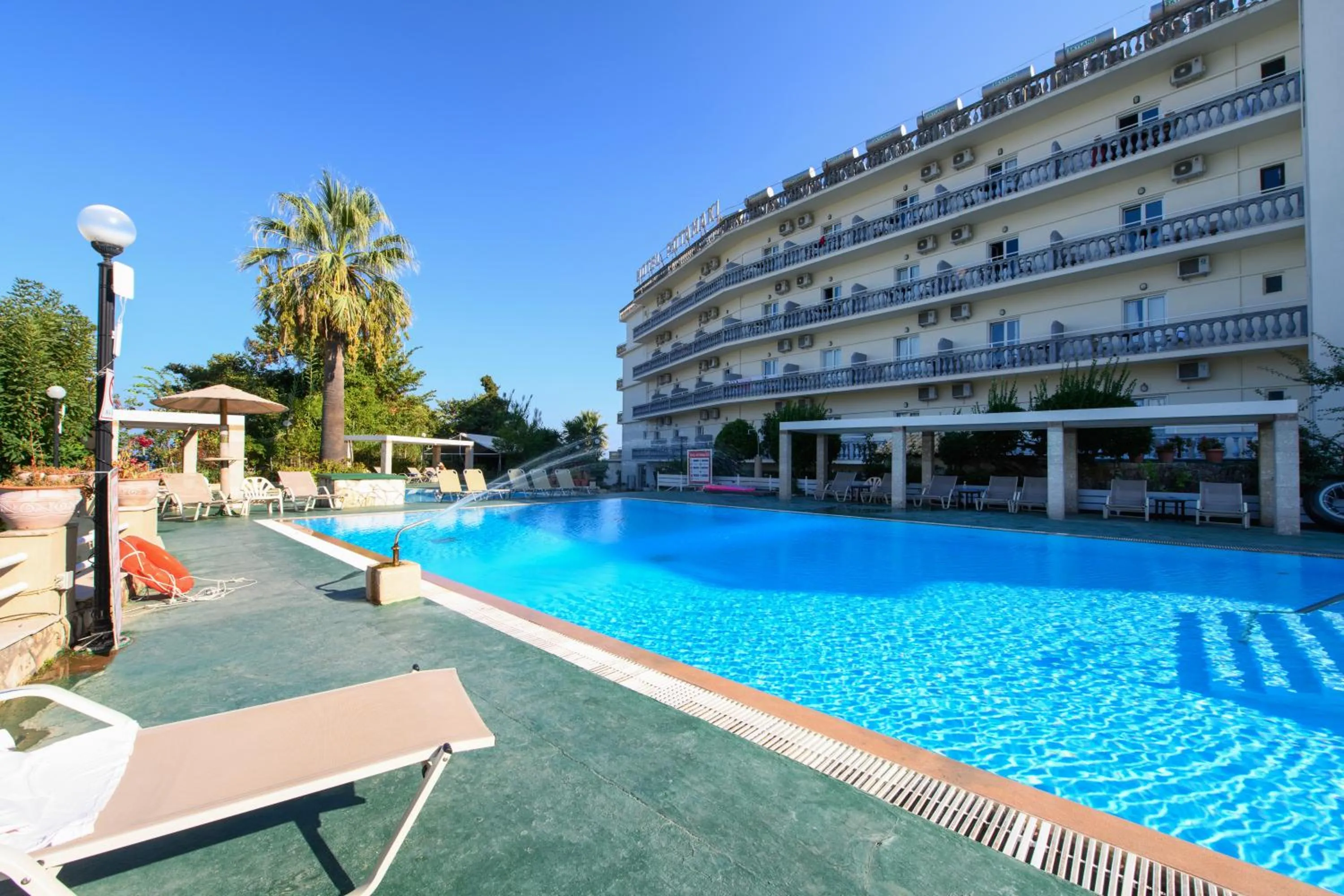 Swimming pool in Potamaki Beach Hotel