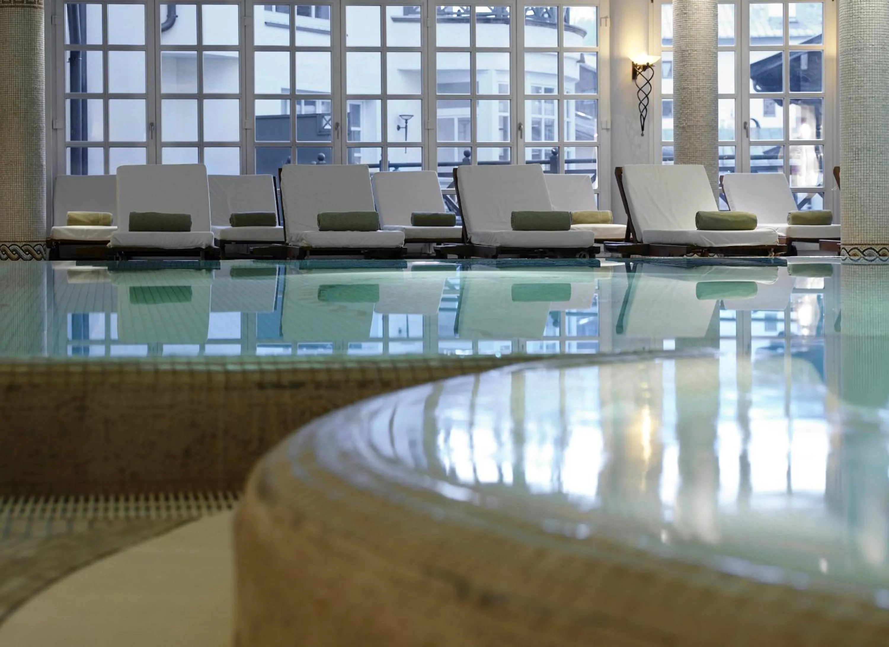 Swimming pool in Hotel Weisses Roessl