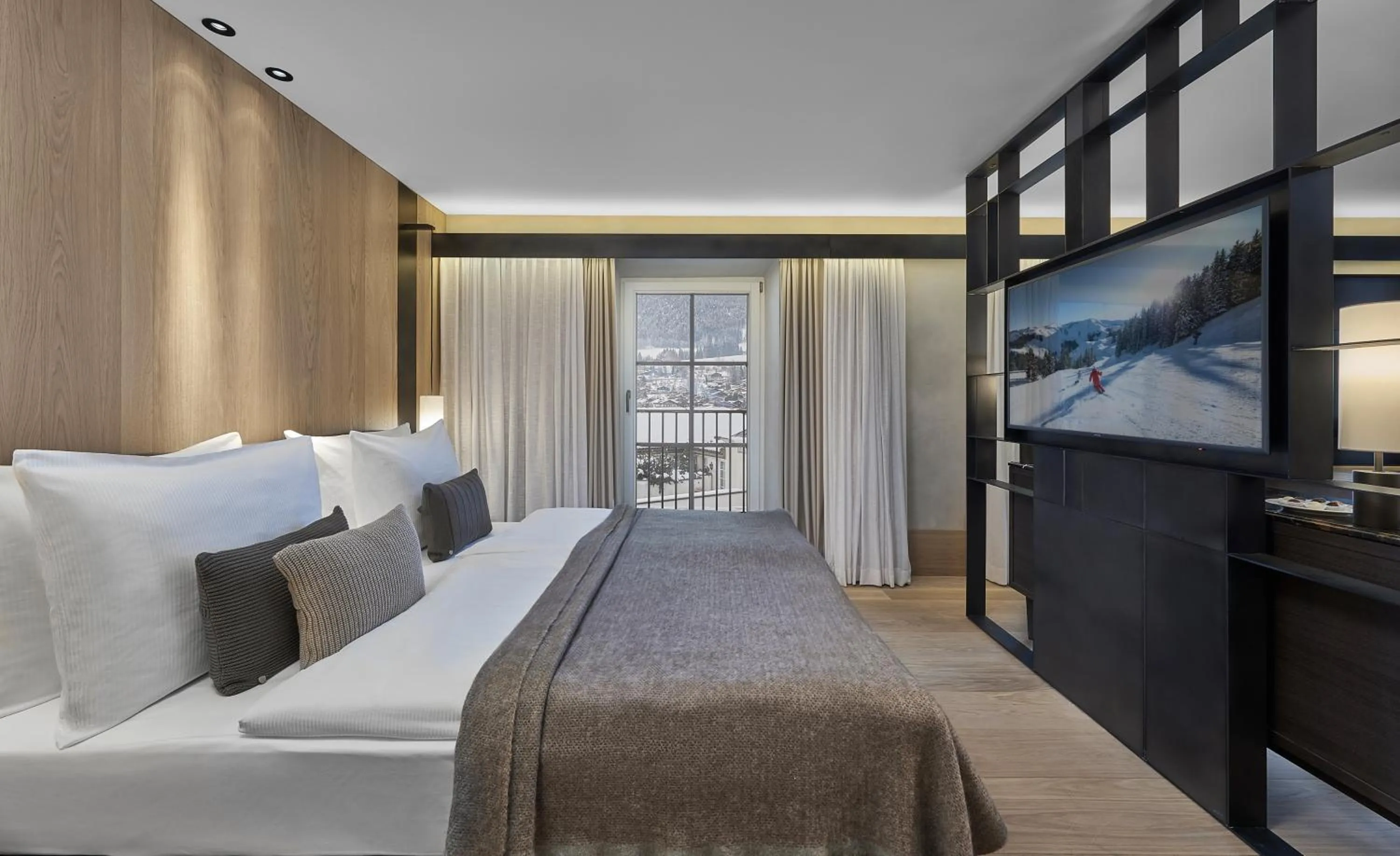 Photo of the whole room, Bed in Hotel Weisses Roessl