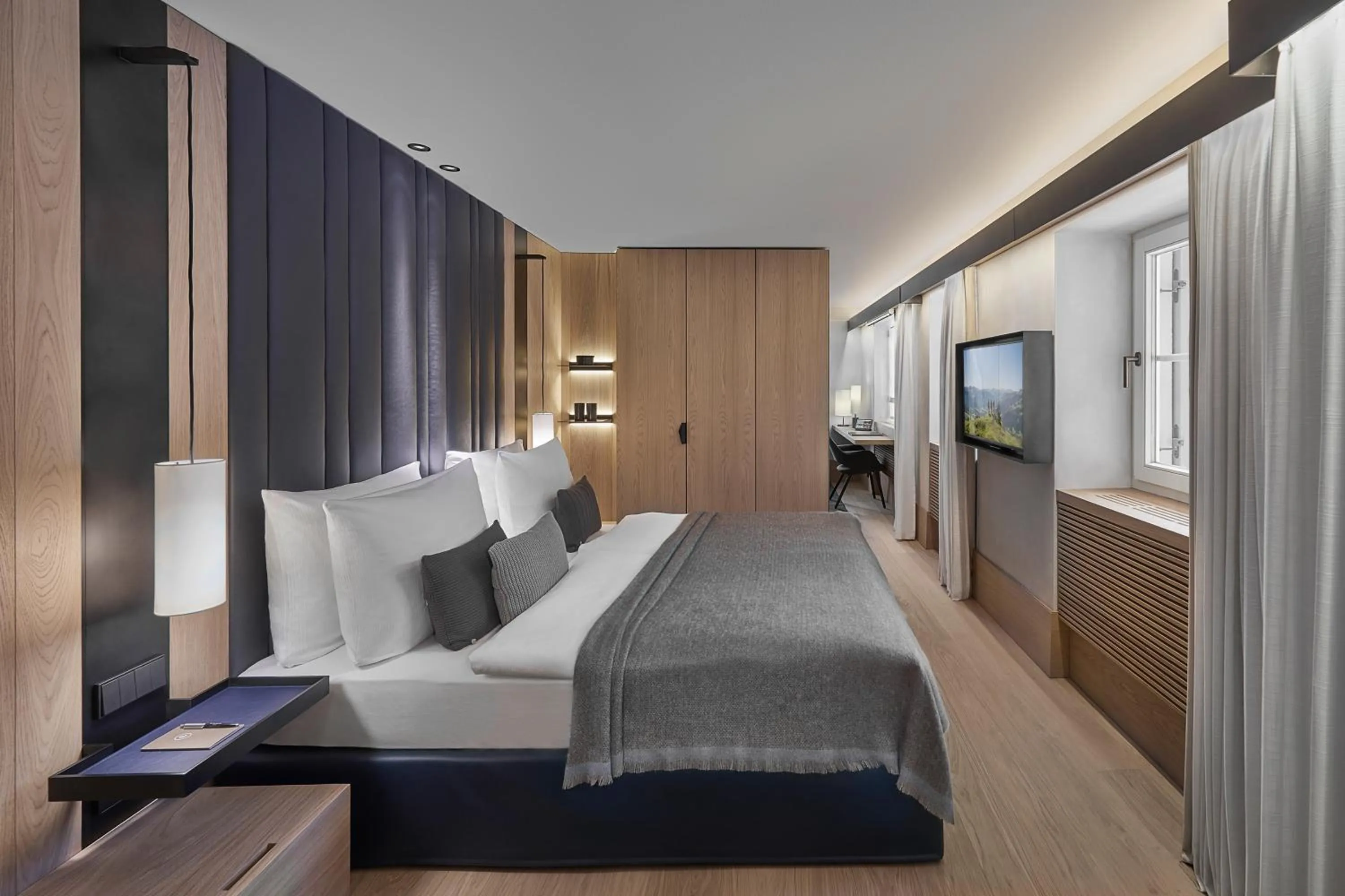 Photo of the whole room, Bed in Hotel Weisses Roessl