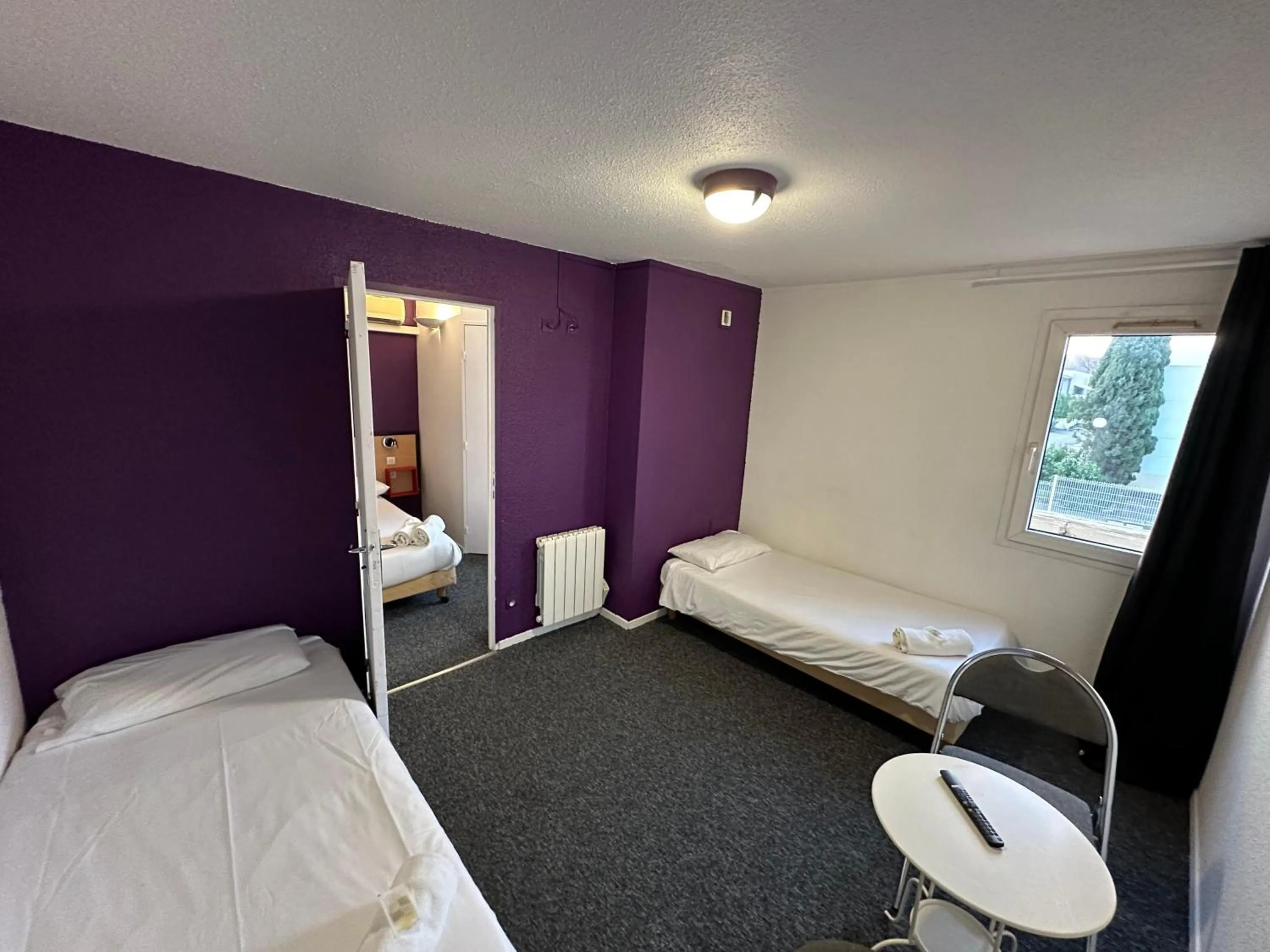 Bedroom, Bed in L'Escale d'Alès HOTEL