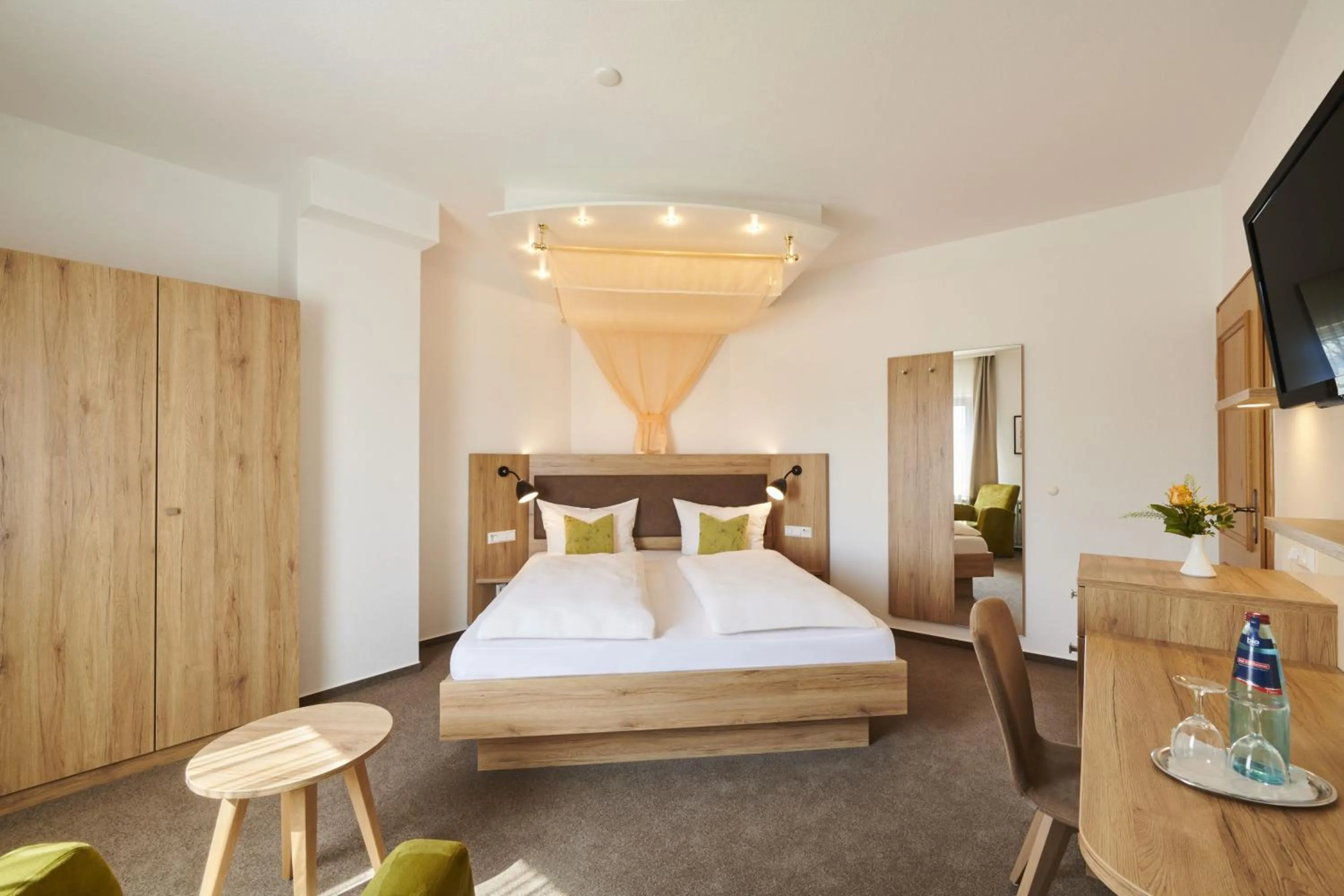 Staff, Bed in Kreuz-Post Hotel-Restaurant-SPA