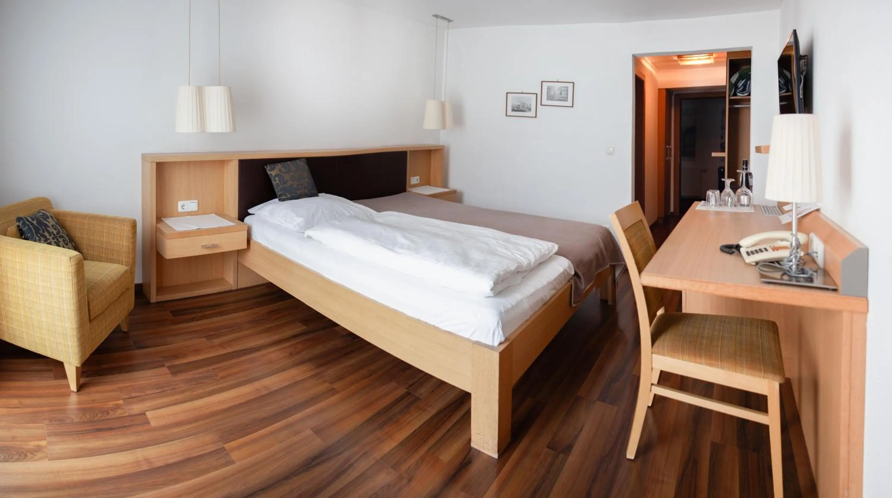 Photo of the whole room, Bed in Seehotel Schwan