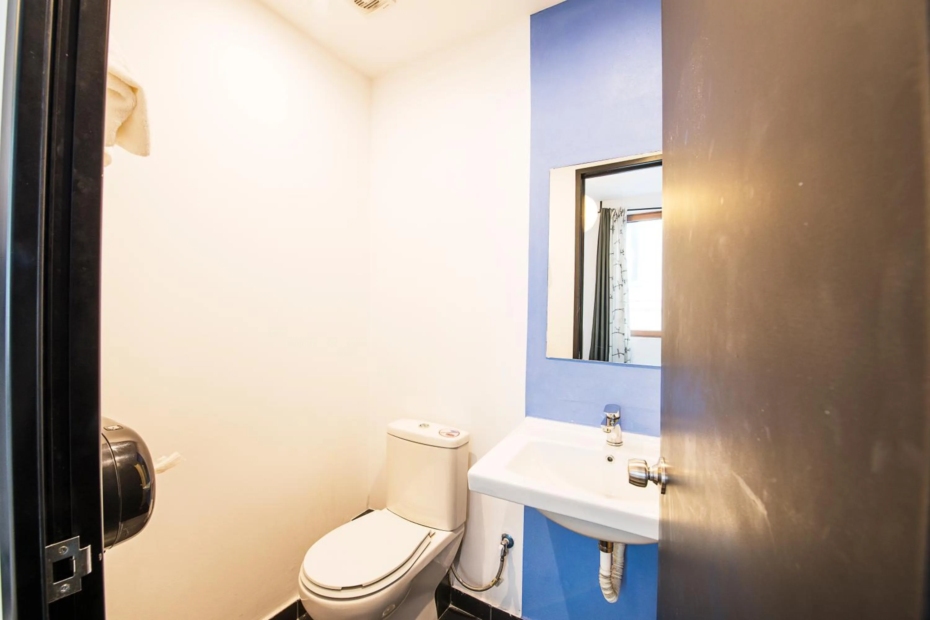 Bathroom in Safestay Athens Monastiraki