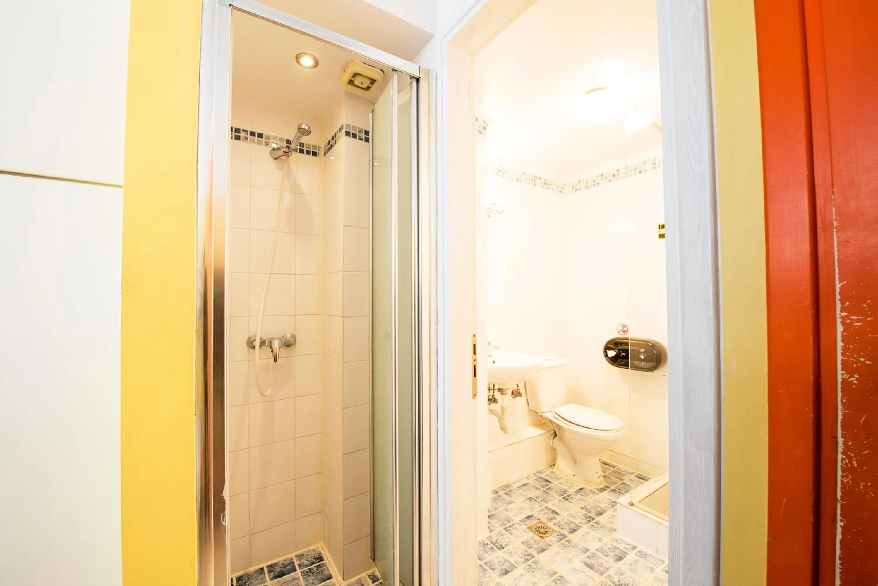 Bathroom in Safestay Athens Monastiraki