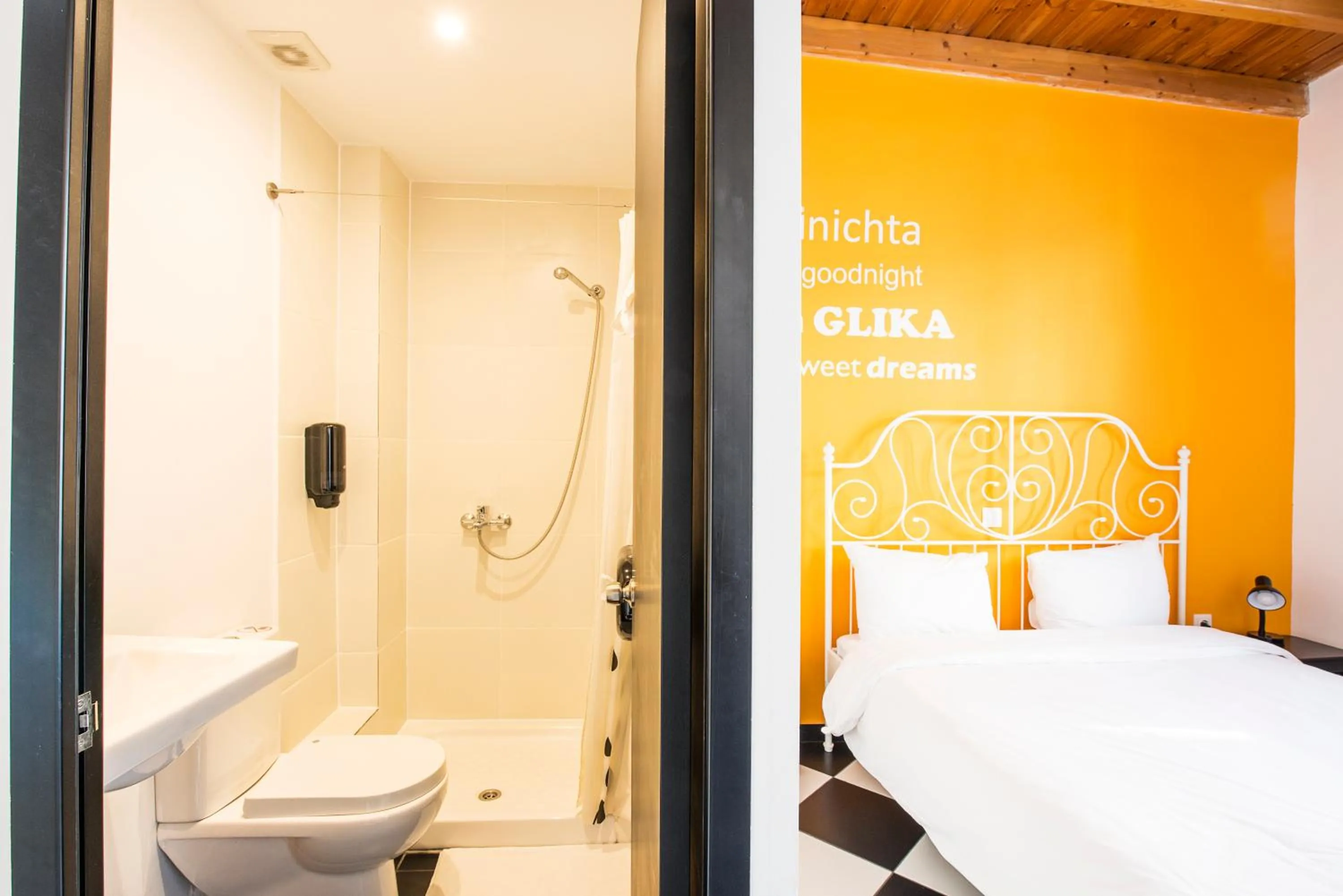 Bathroom, Bed in Safestay Athens Monastiraki