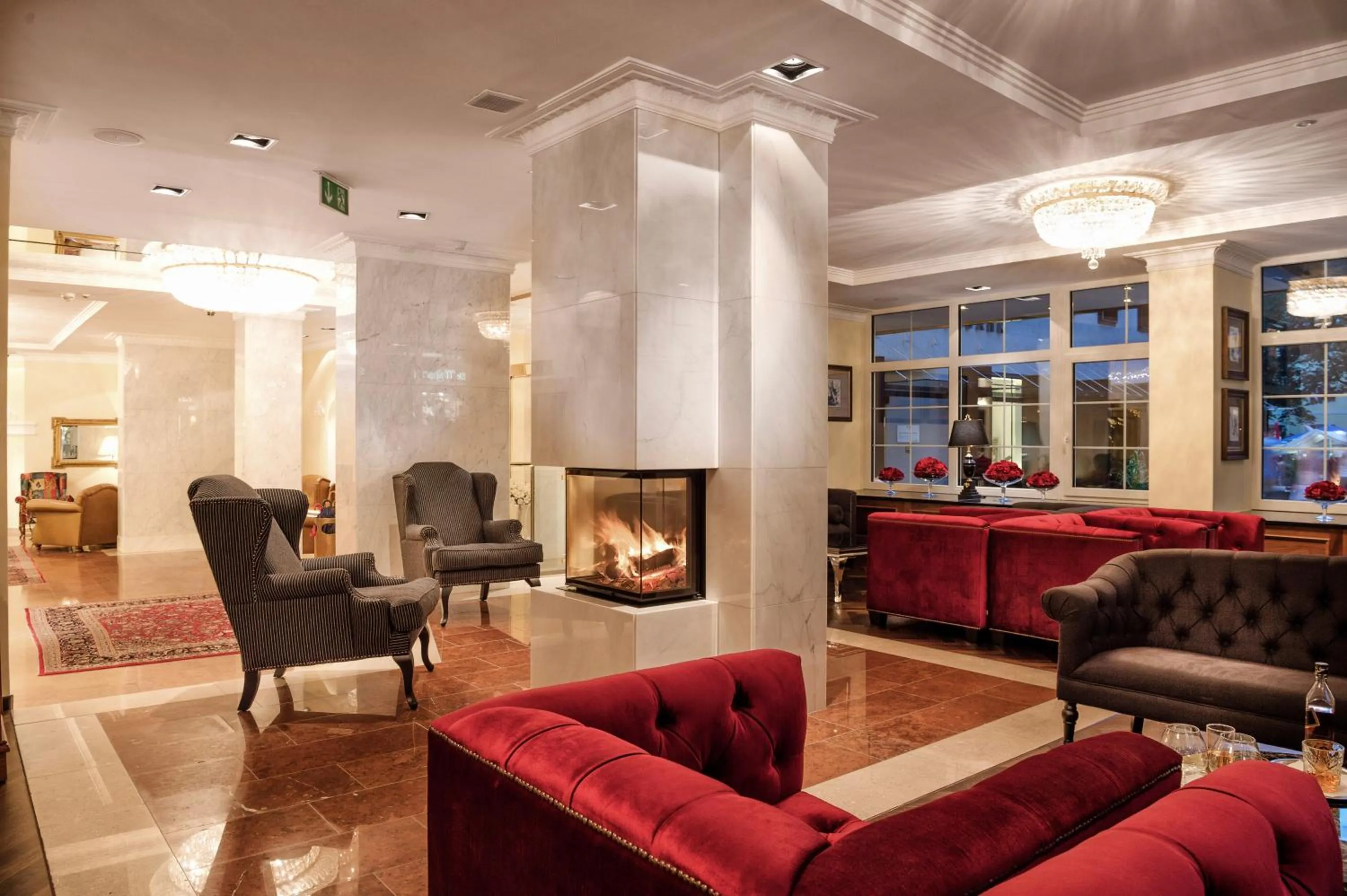 Lounge or bar in Hotel Norica - Thermenhotels Gastein mit dem Bademantel direkt in die Therme