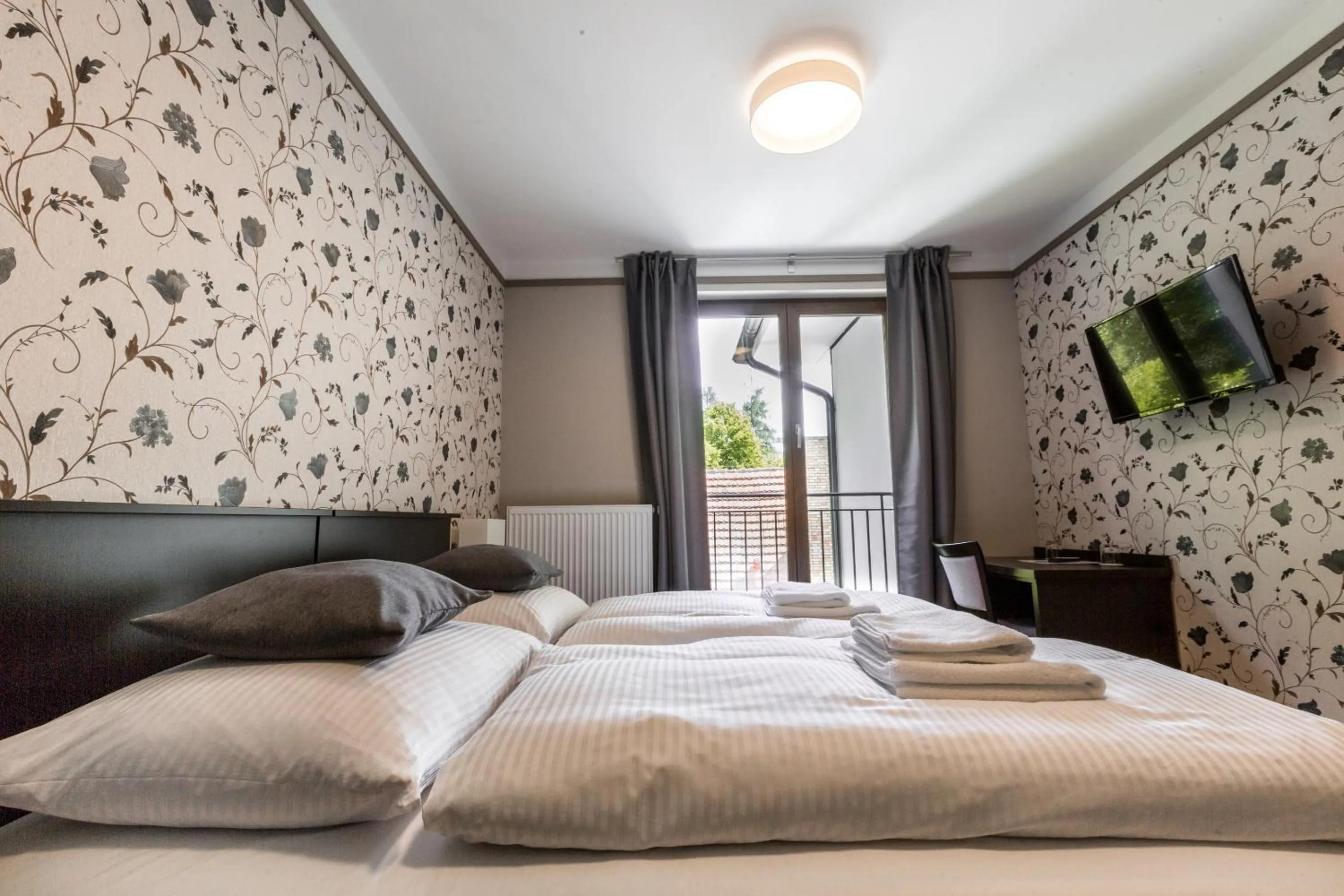 TV and multimedia, Bed in Hotel Mandát