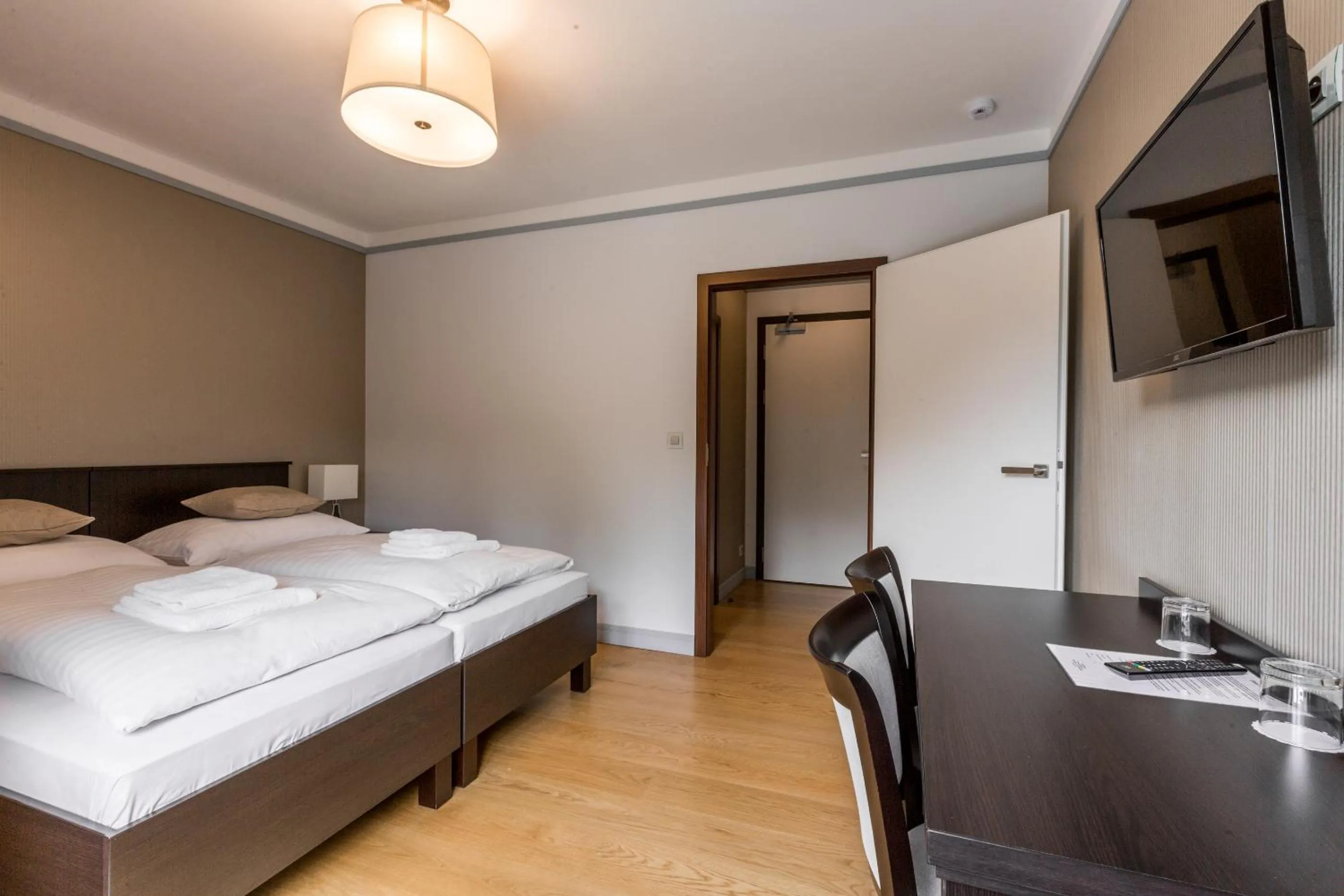 TV and multimedia, Bed in Hotel Mandát