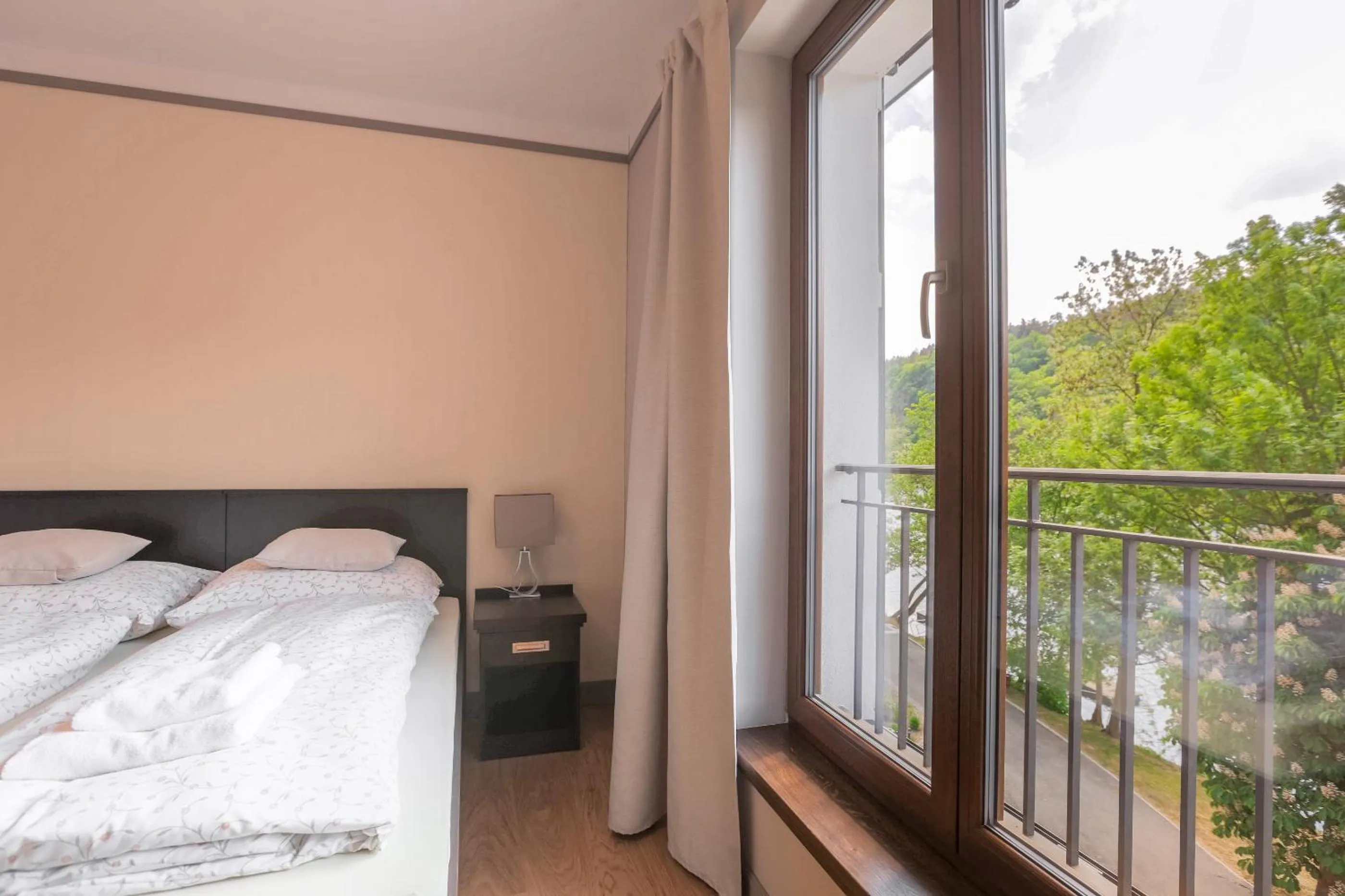 River view, Bed in Hotel Mandát