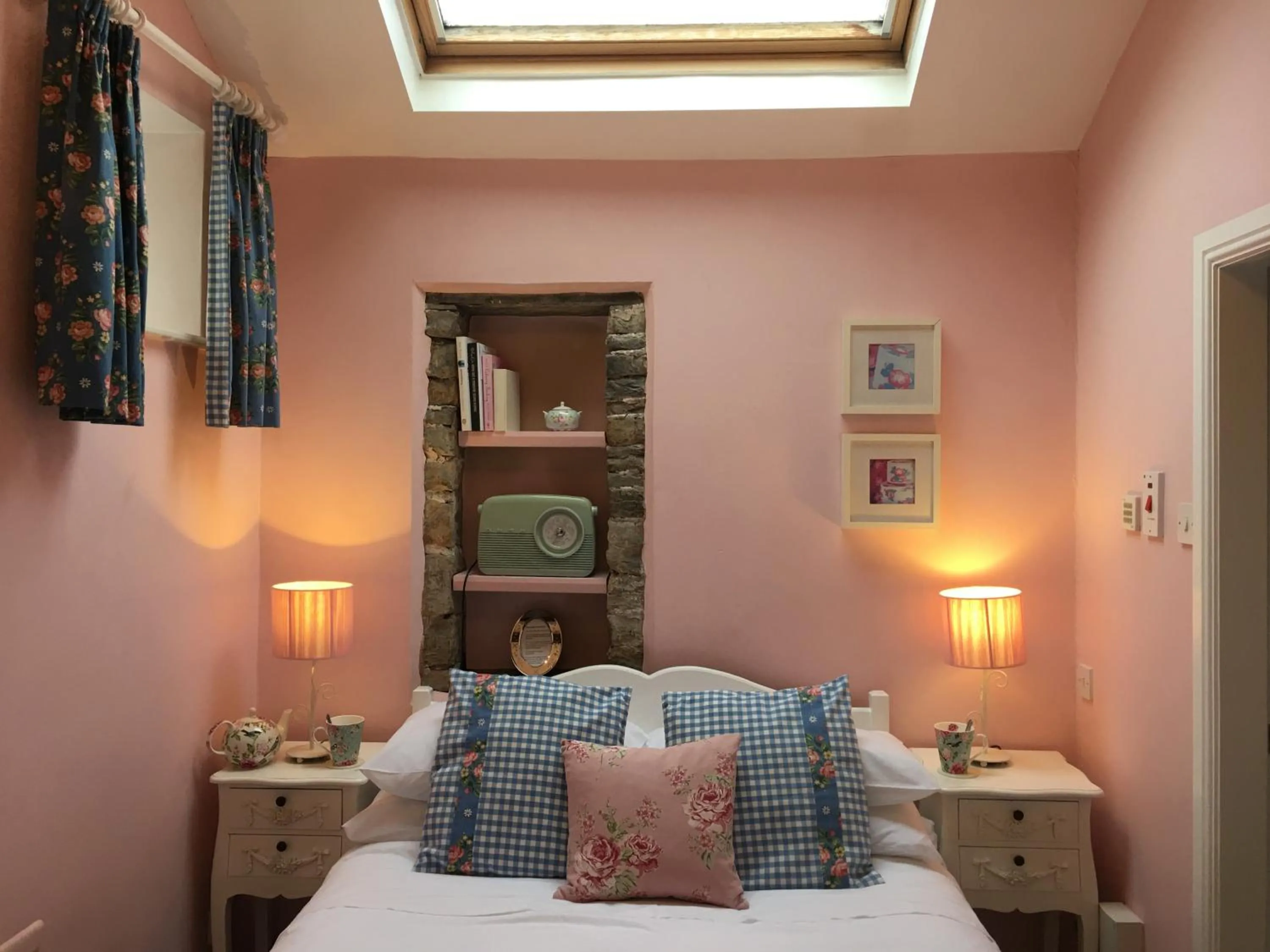 Bedroom, Bed in Shibden Mill Inn