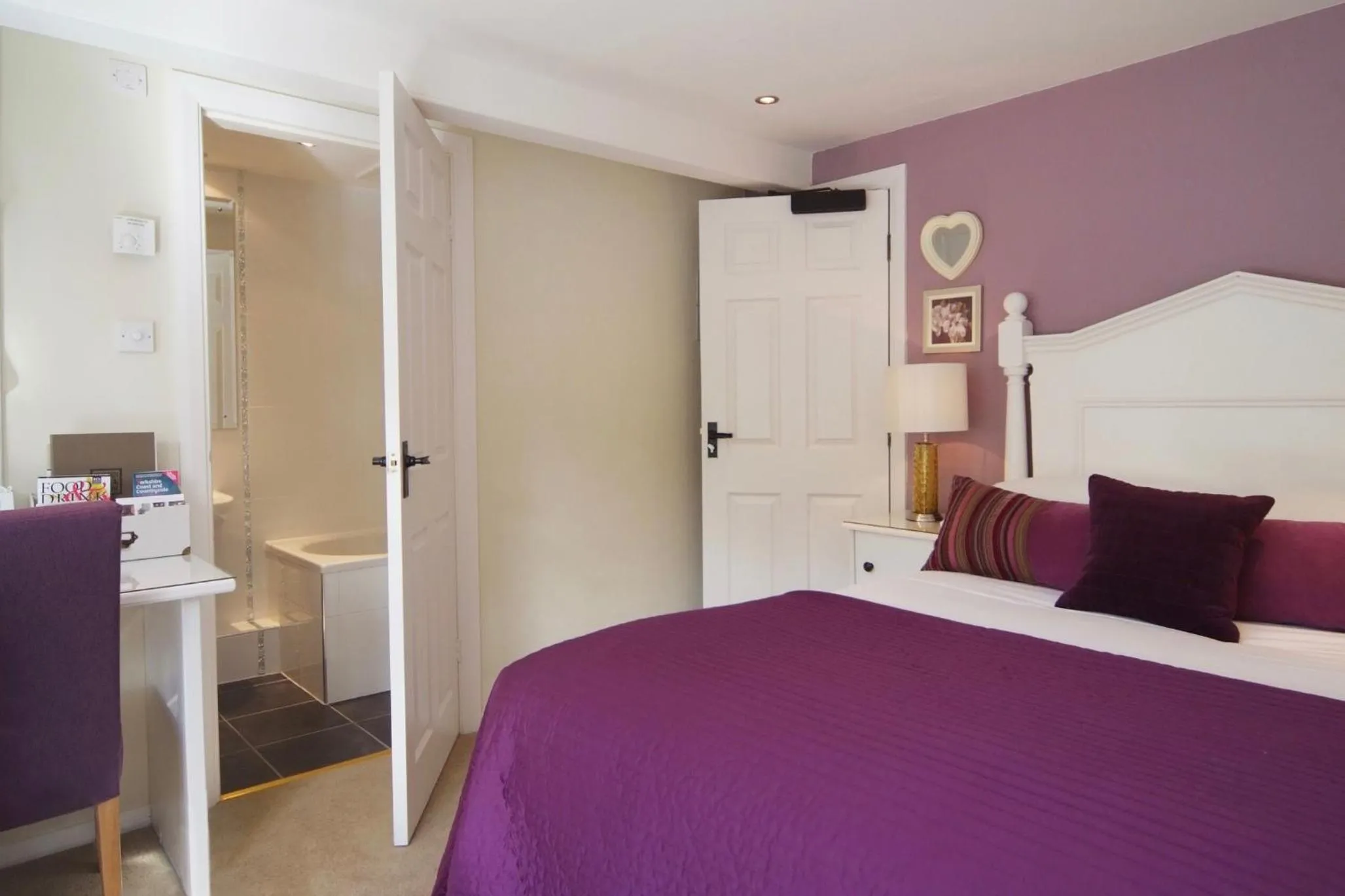 Bedroom, Bed in Shibden Mill Inn