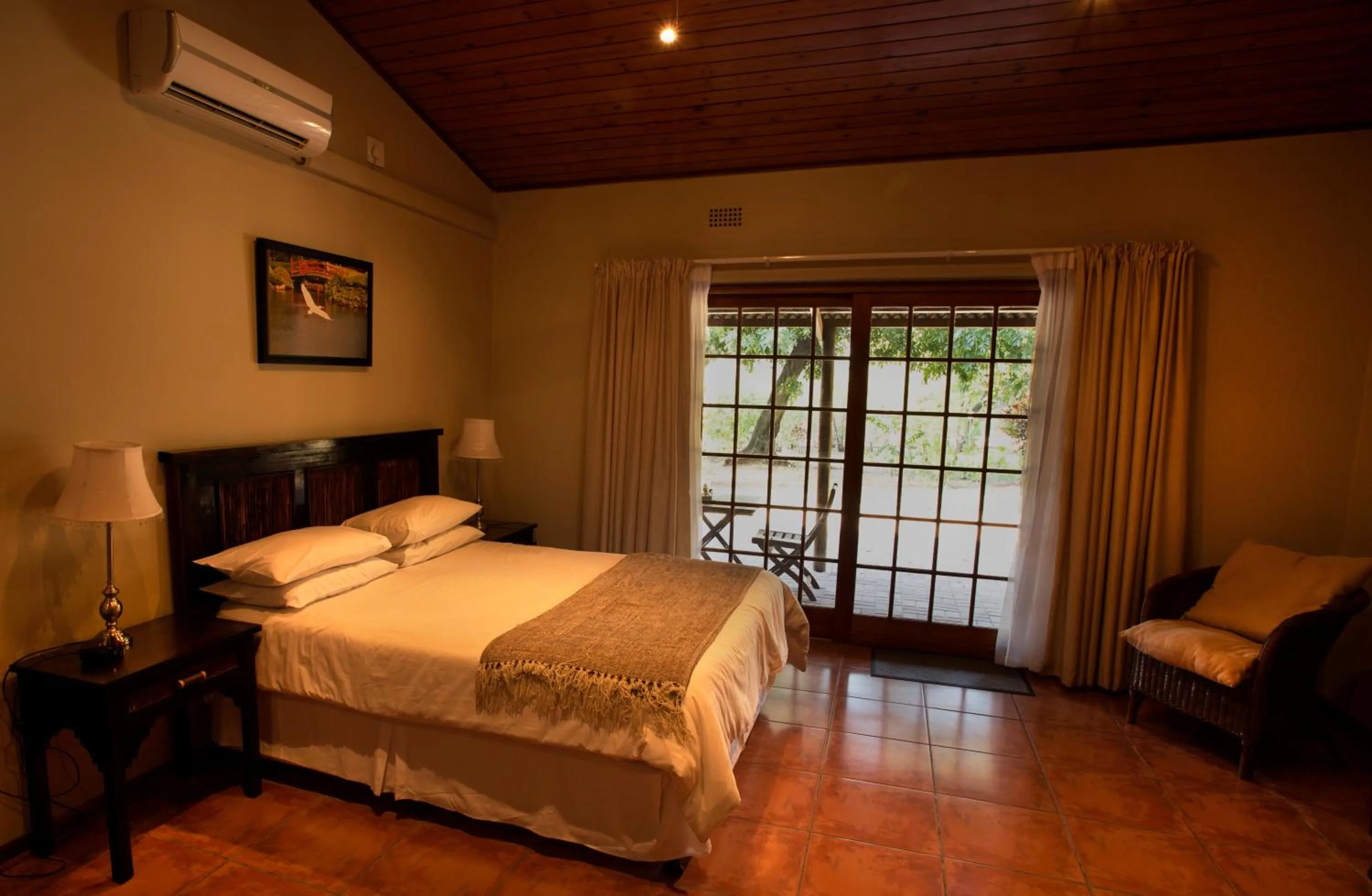 Photo of the whole room, Bed in Sunbird Lodge