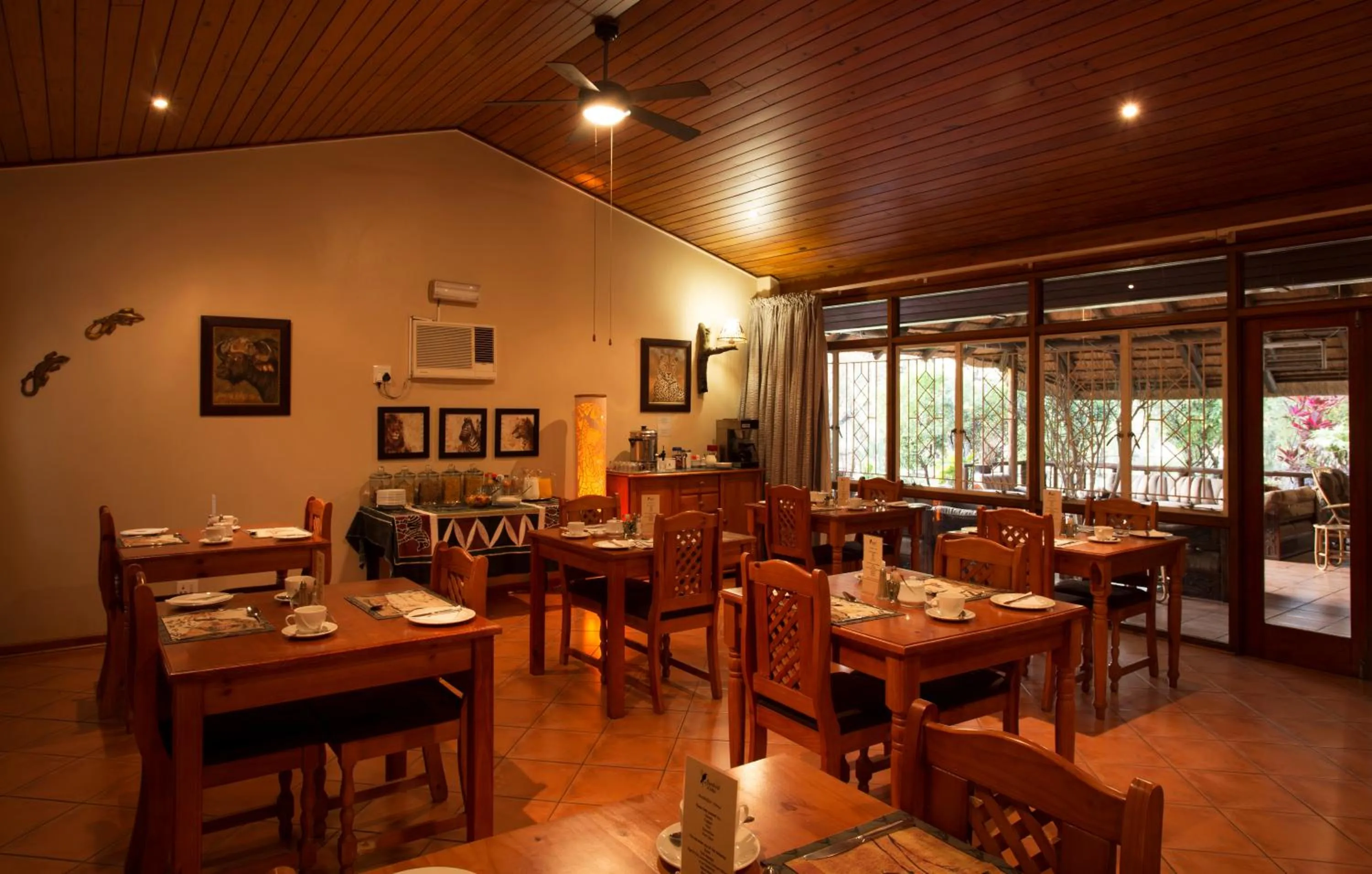 Restaurant/places to eat in Sunbird Lodge