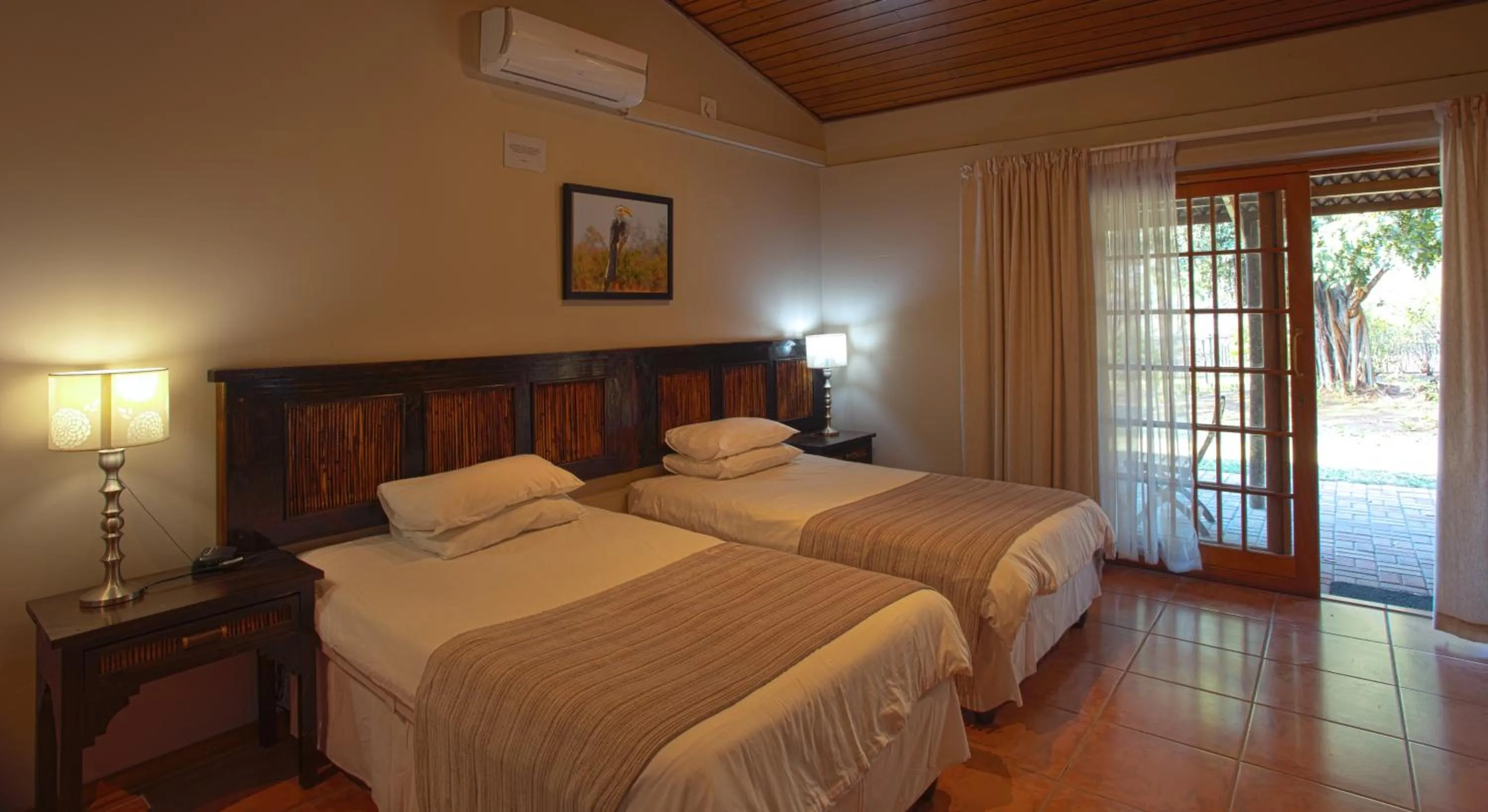 Photo of the whole room, Bed in Sunbird Lodge