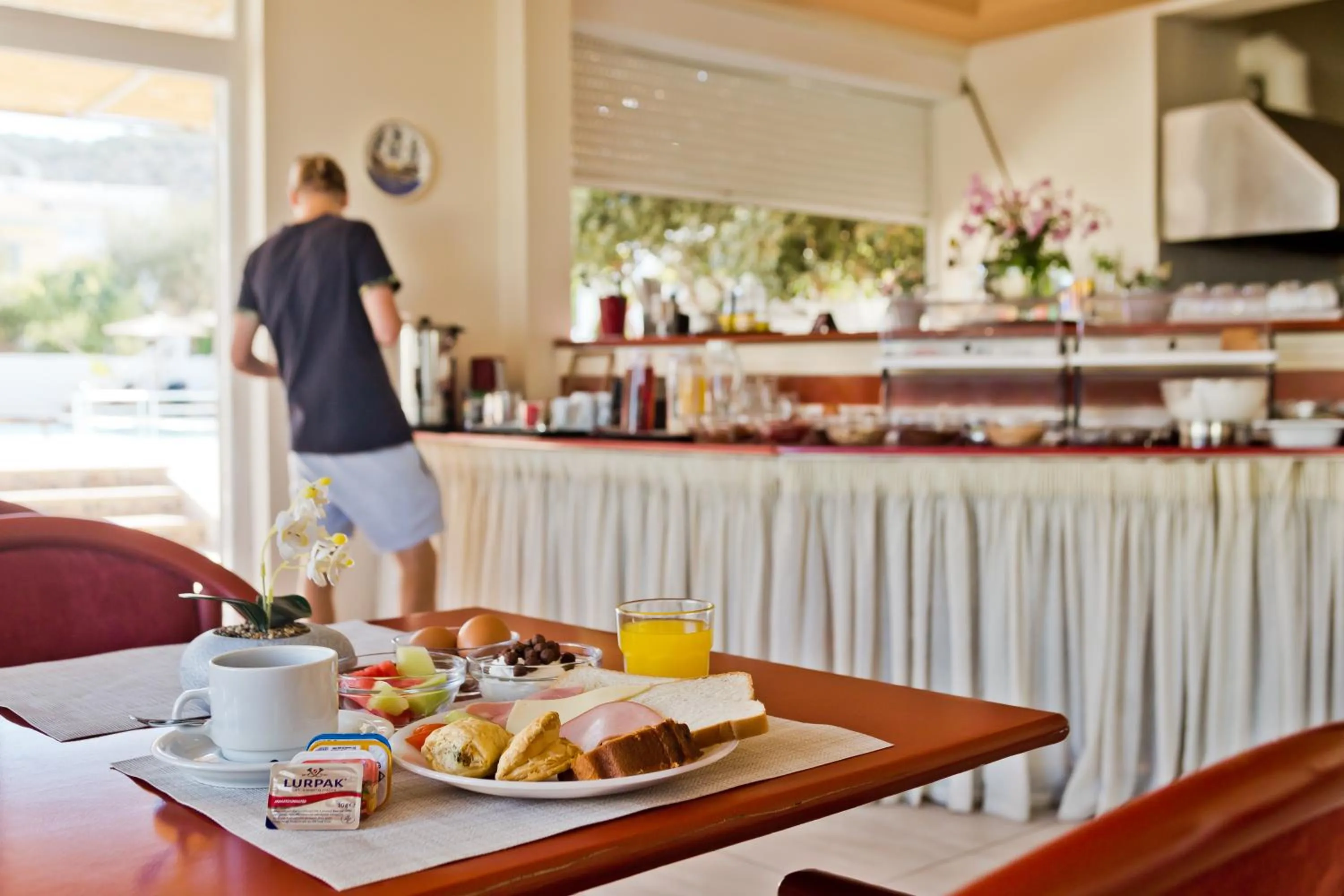 Coffee/tea facilities in Regina Studios & Hotel