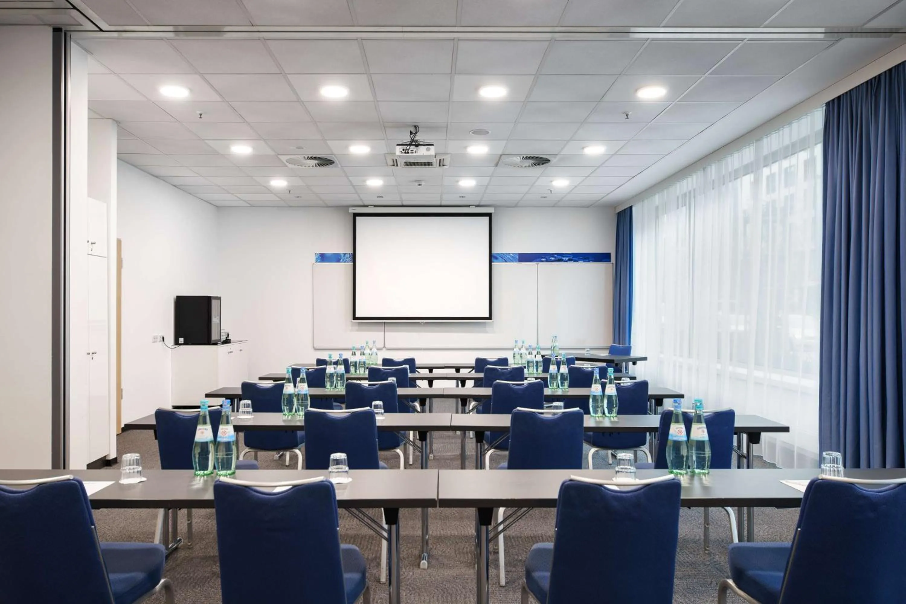 Meeting/conference room in Park Inn by Radisson Frankfurt Airport