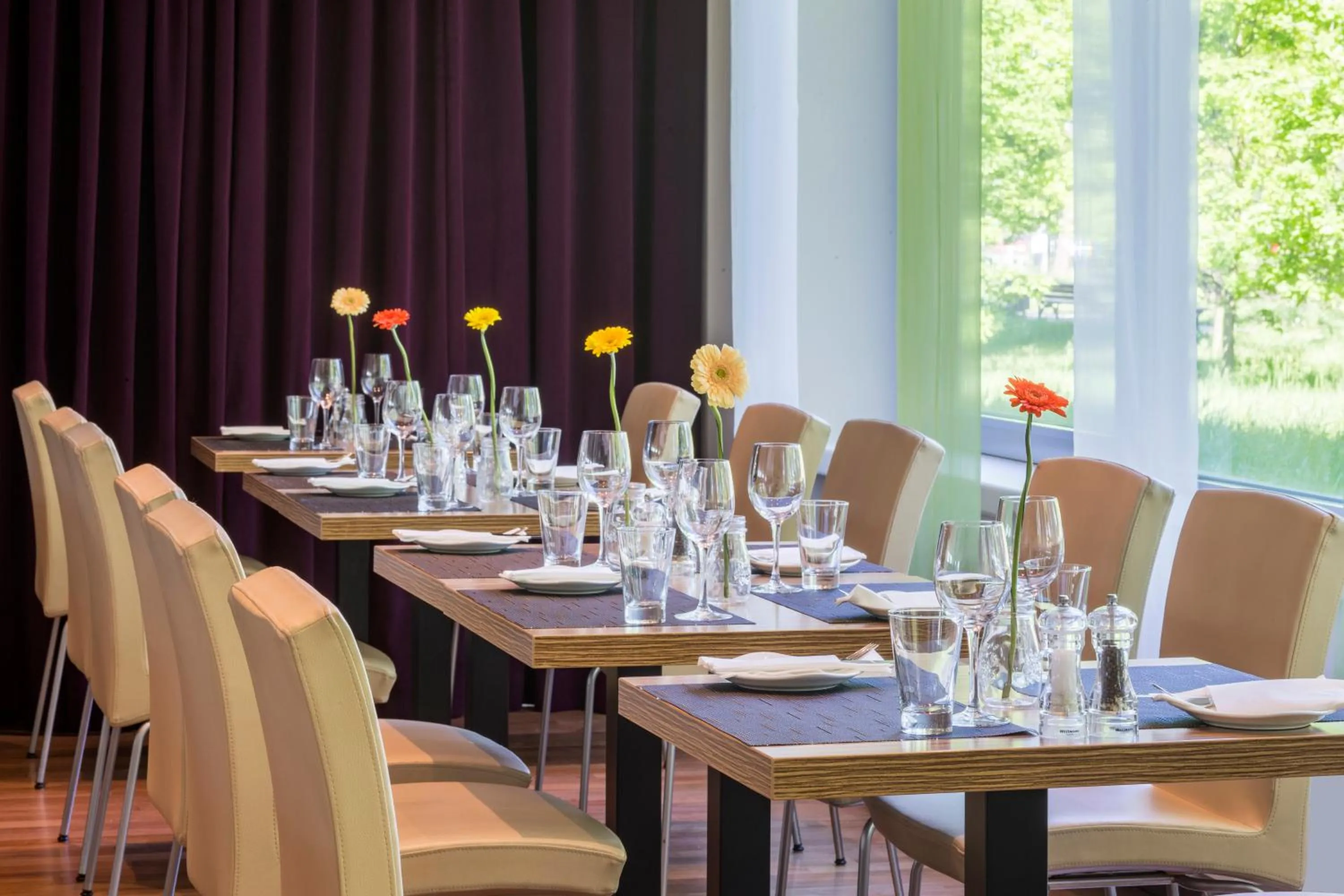 Restaurant/places to eat in Park Inn by Radisson Frankfurt Airport
