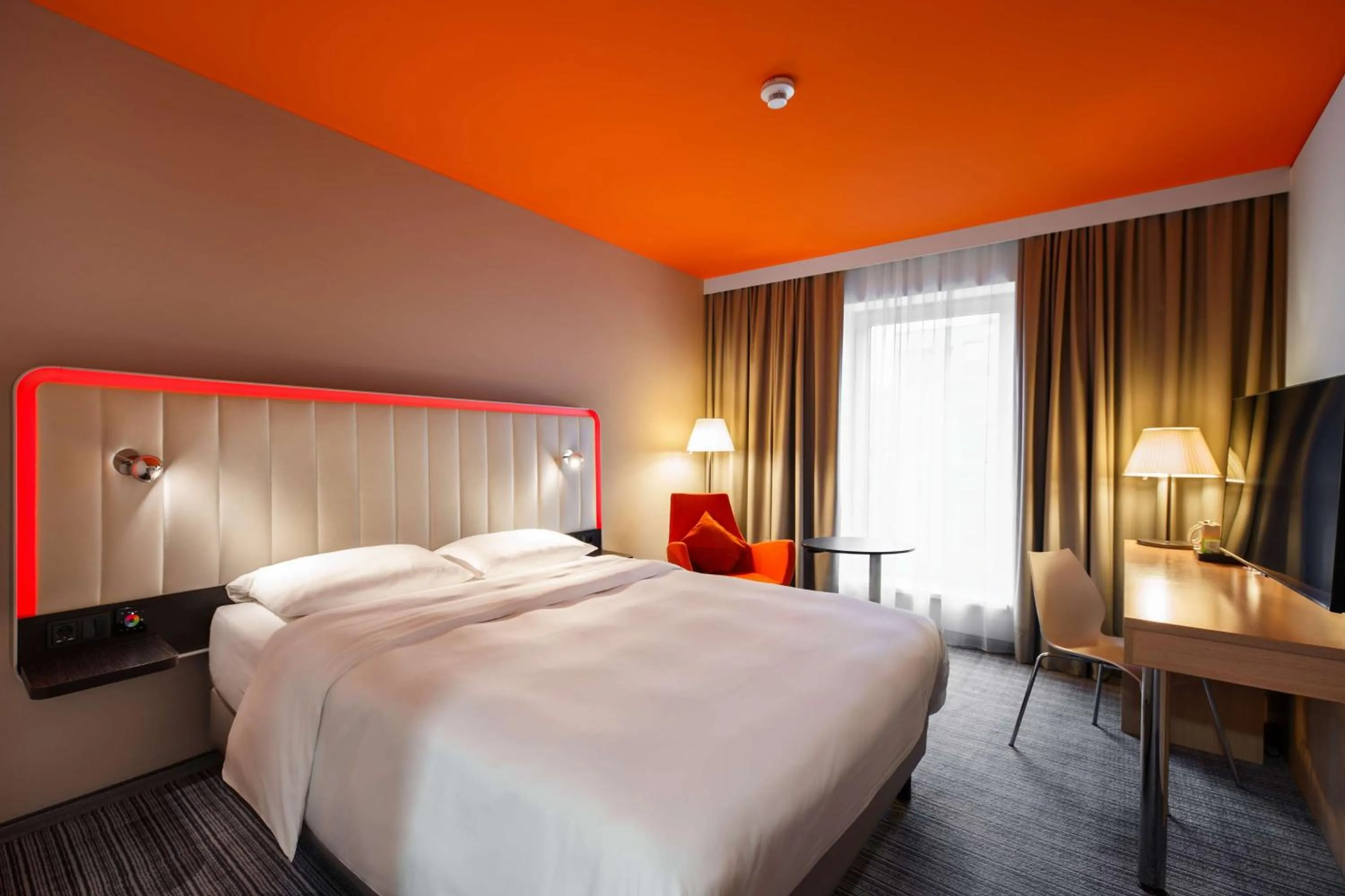 Bedroom, Bed in Park Inn by Radisson Frankfurt Airport