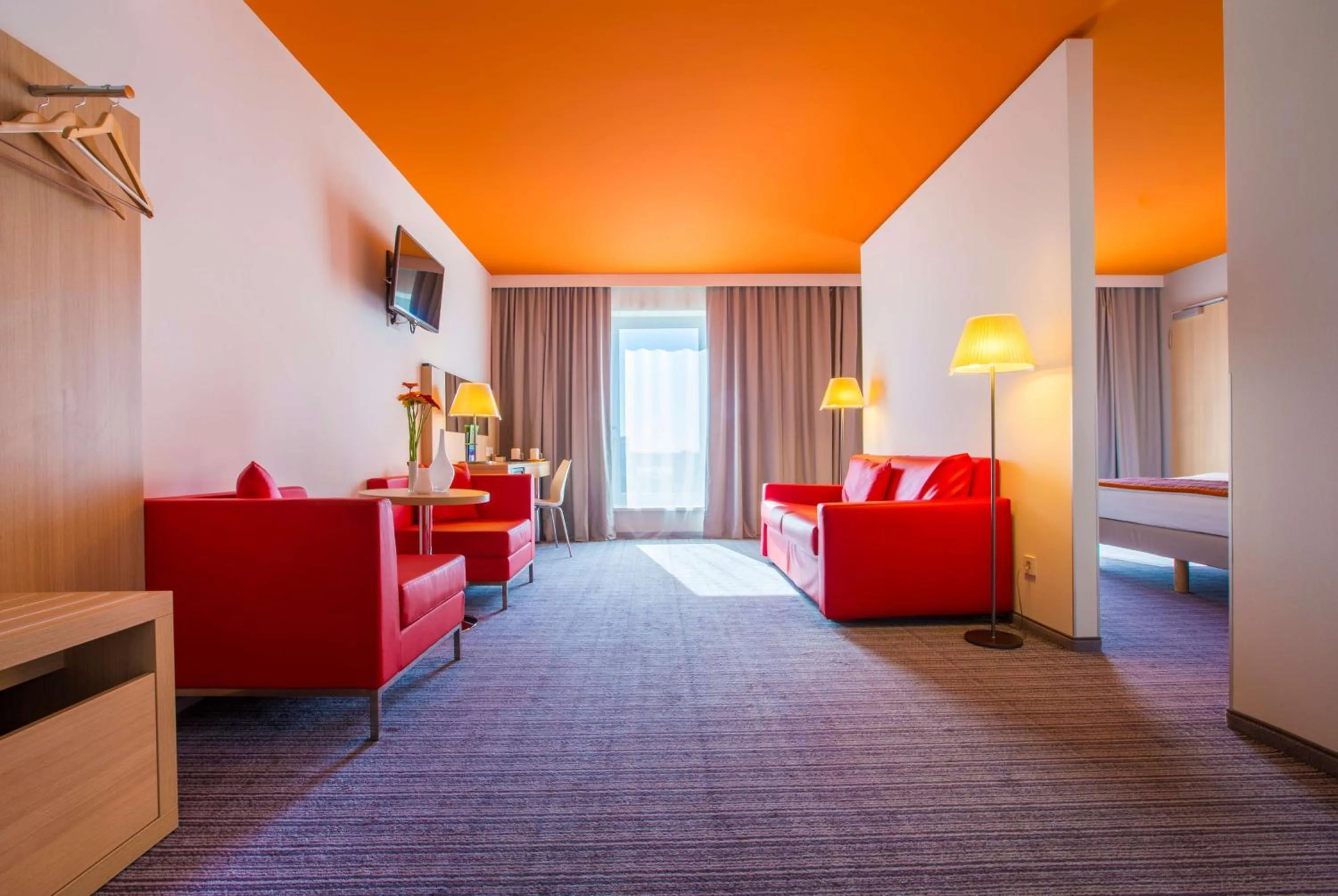 Photo of the whole room, Bed in Park Inn by Radisson Frankfurt Airport