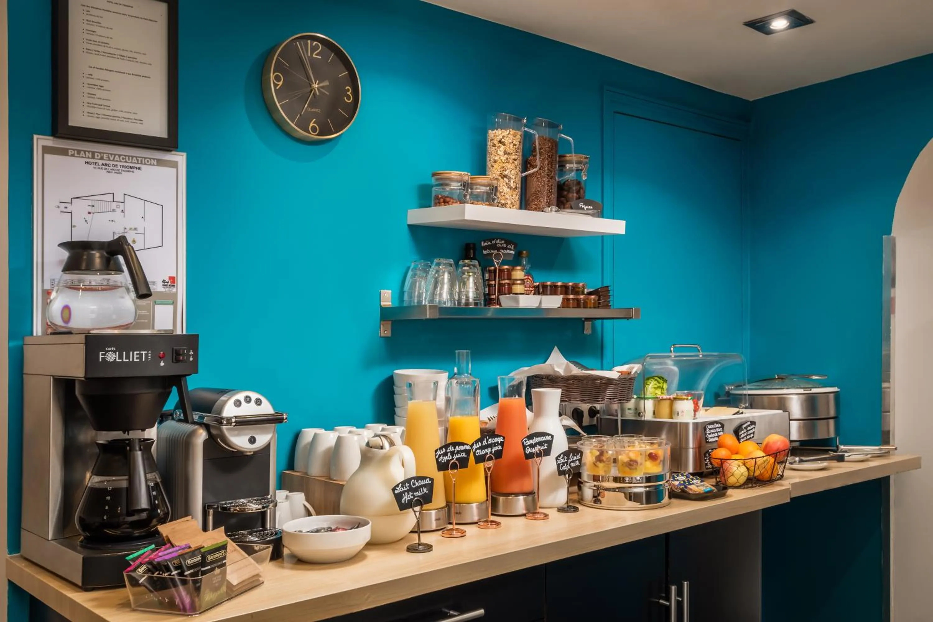 Buffet breakfast in Arc De Triomphe