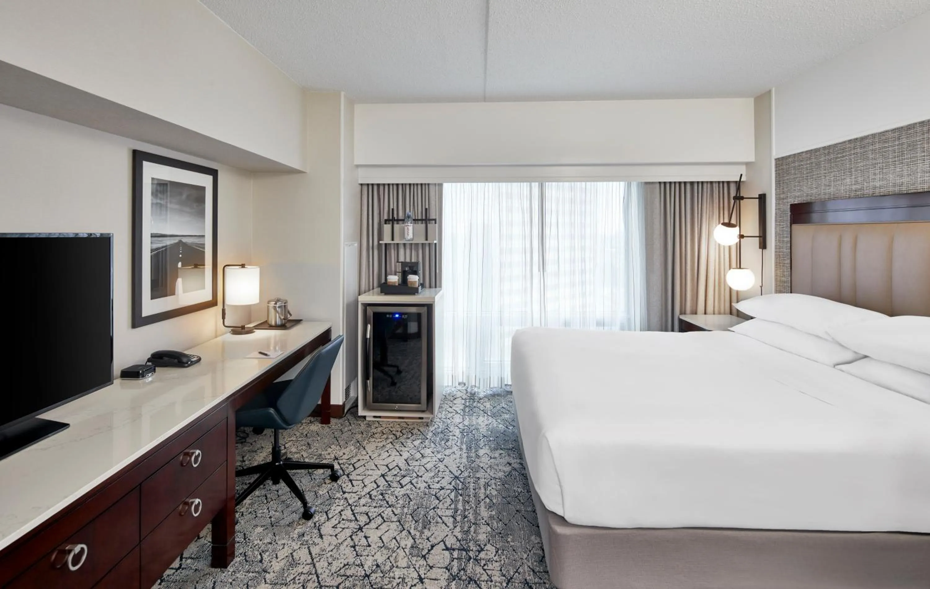 Bedroom, Bed in Sheraton Indianapolis Hotel at Keystone Crossing