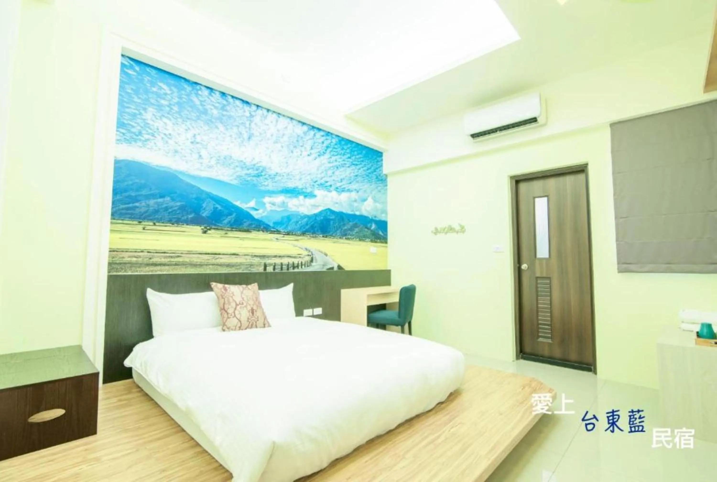 Photo of the whole room, Bed in Taitung Blue Elevator B&B
