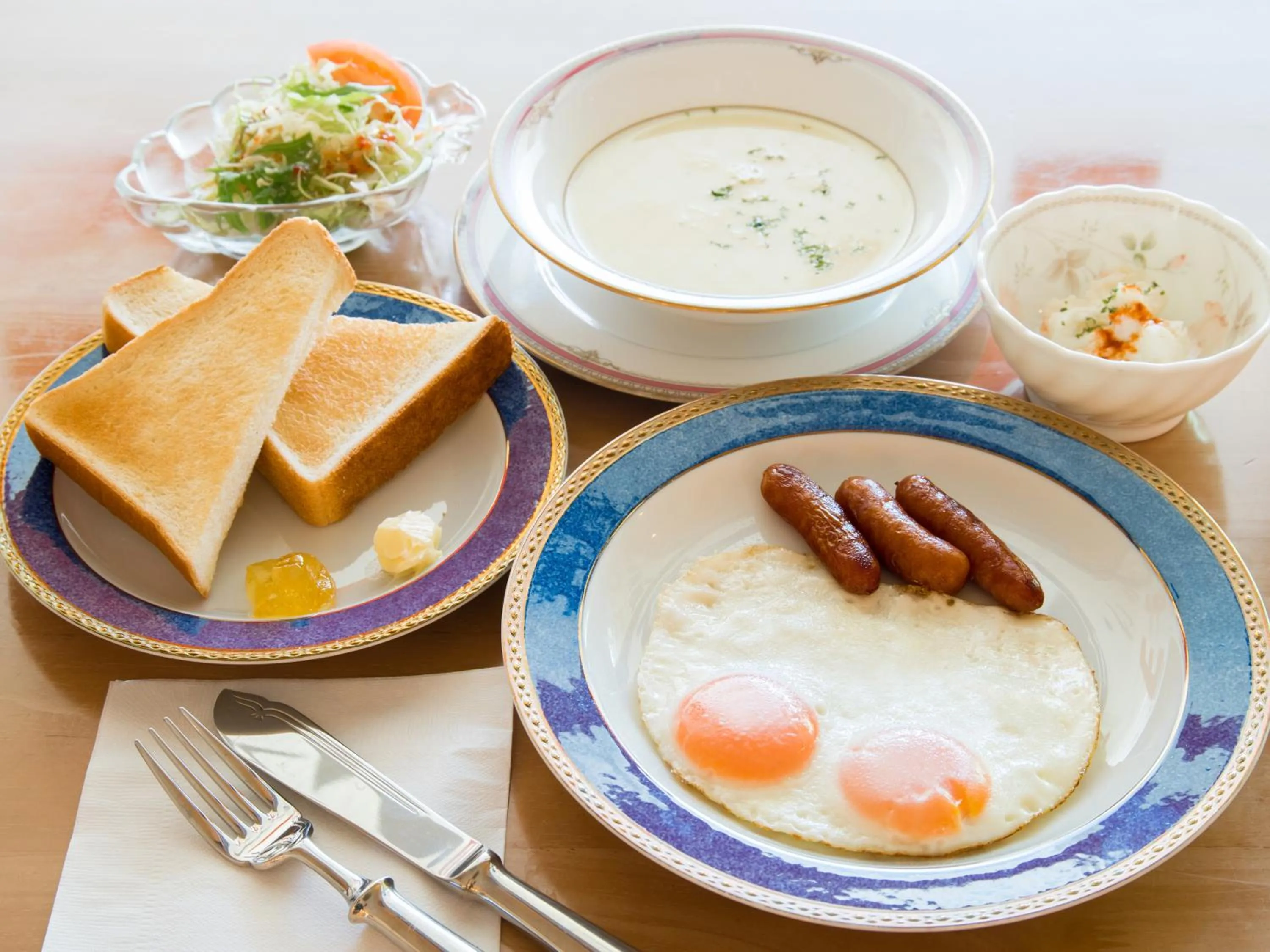 Continental breakfast in Hotel Belleforet