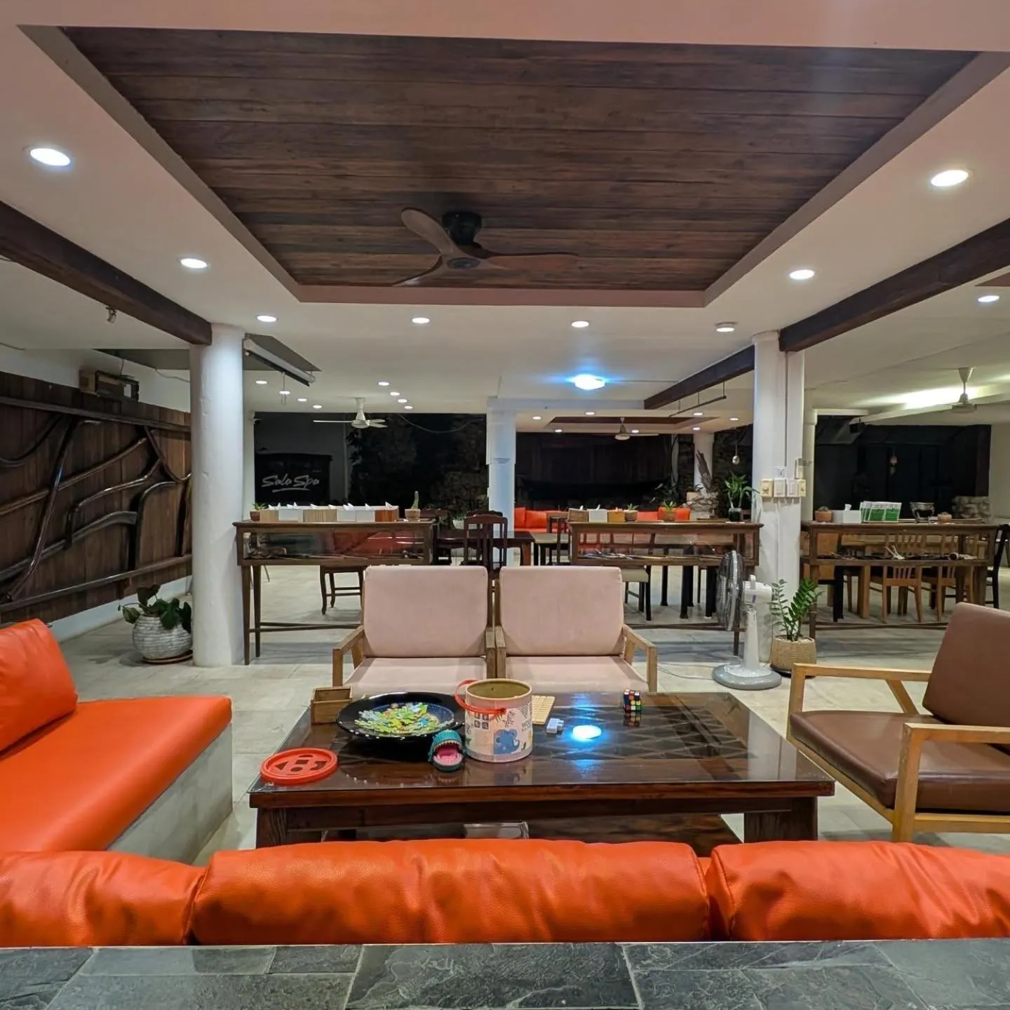 Communal lounge/ TV room in Villa Panalai