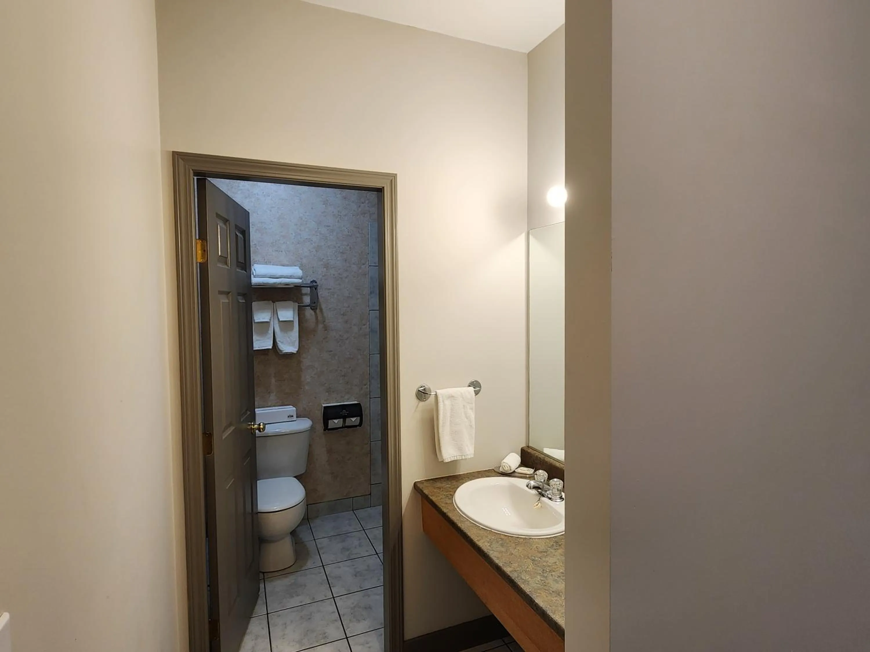 Bathroom in Days Inn by Wyndham Penticton Conference Centre