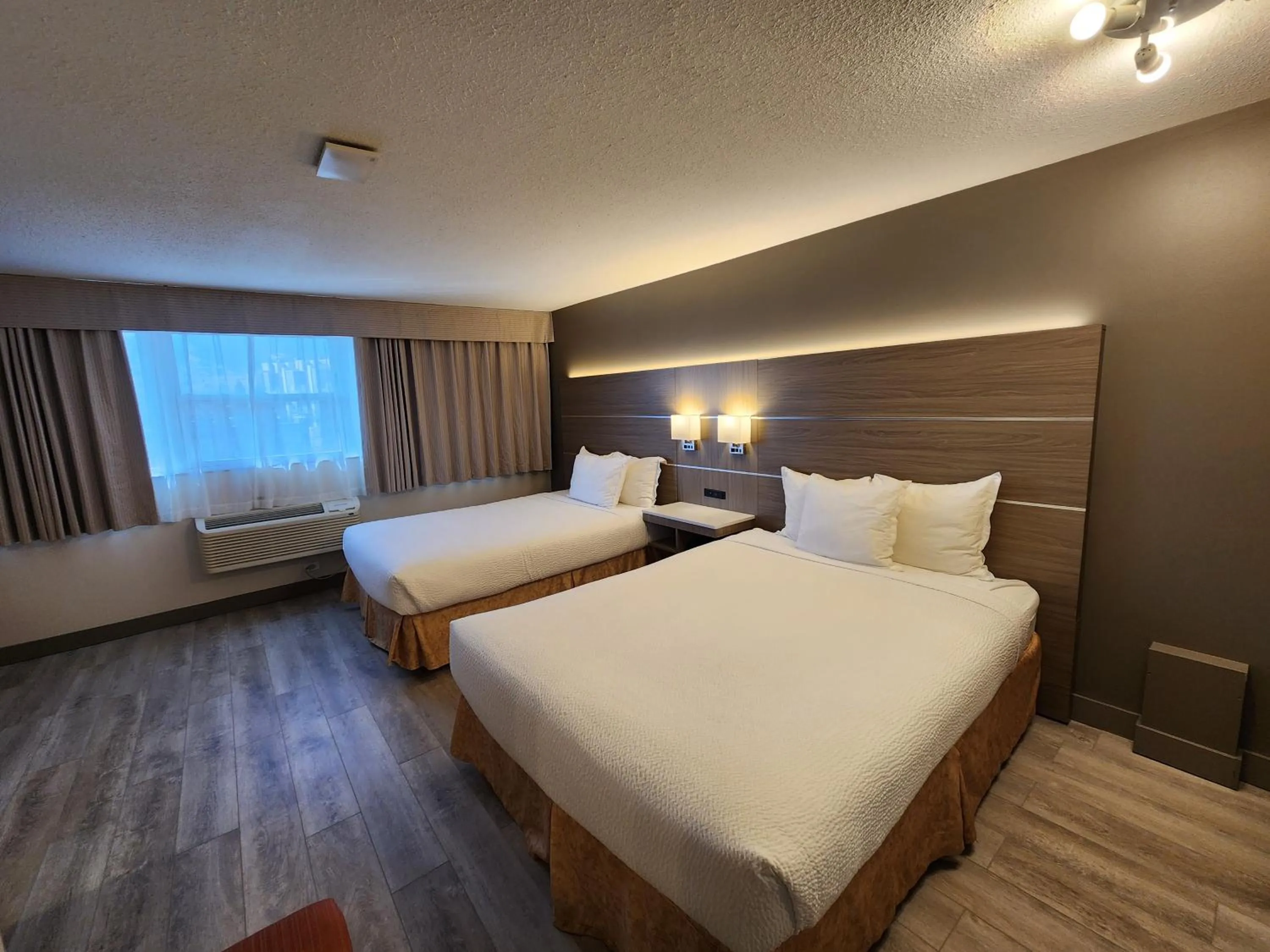 Bed in Days Inn by Wyndham Penticton Conference Centre