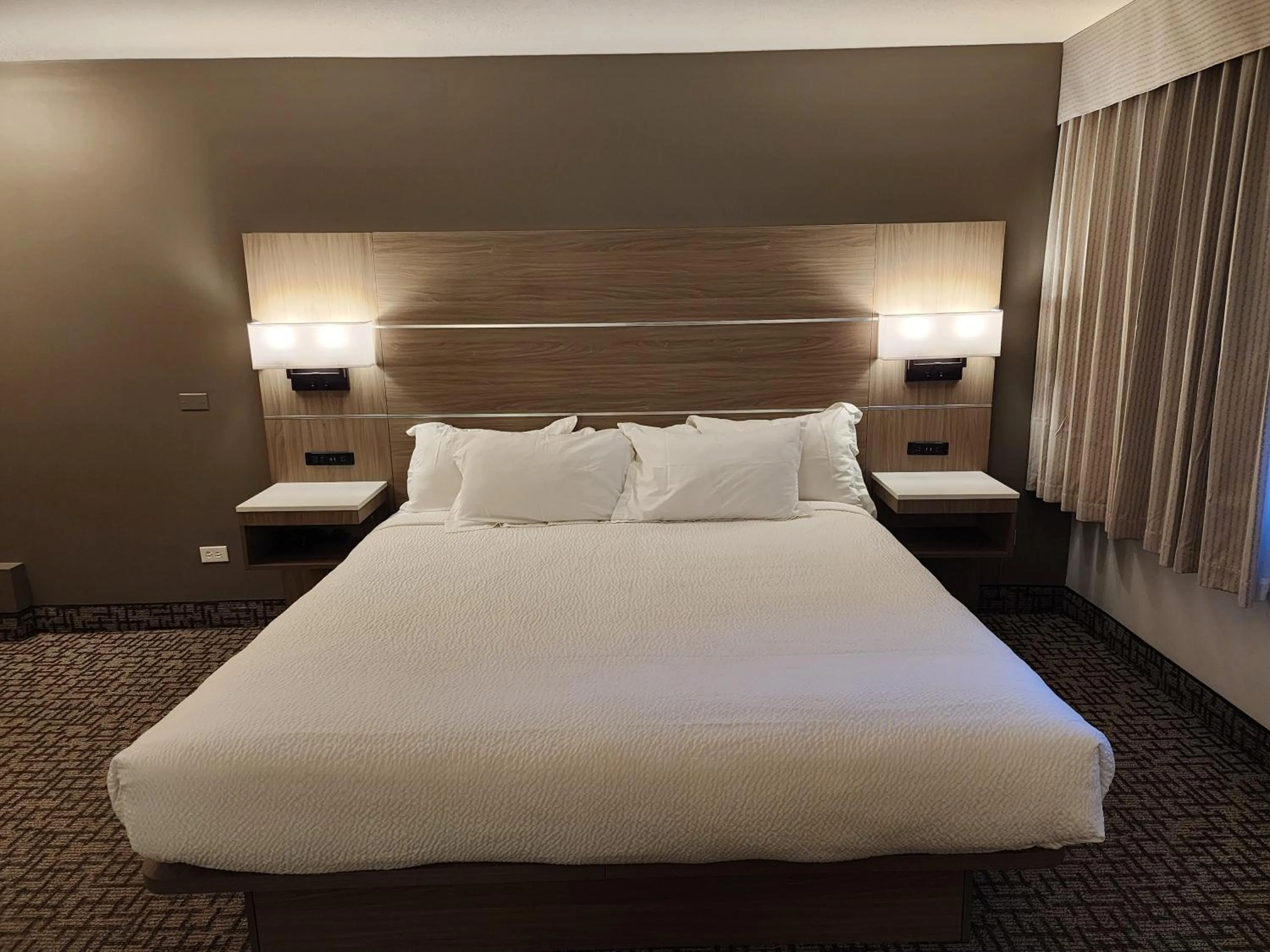 Bed in Days Inn by Wyndham Penticton Conference Centre