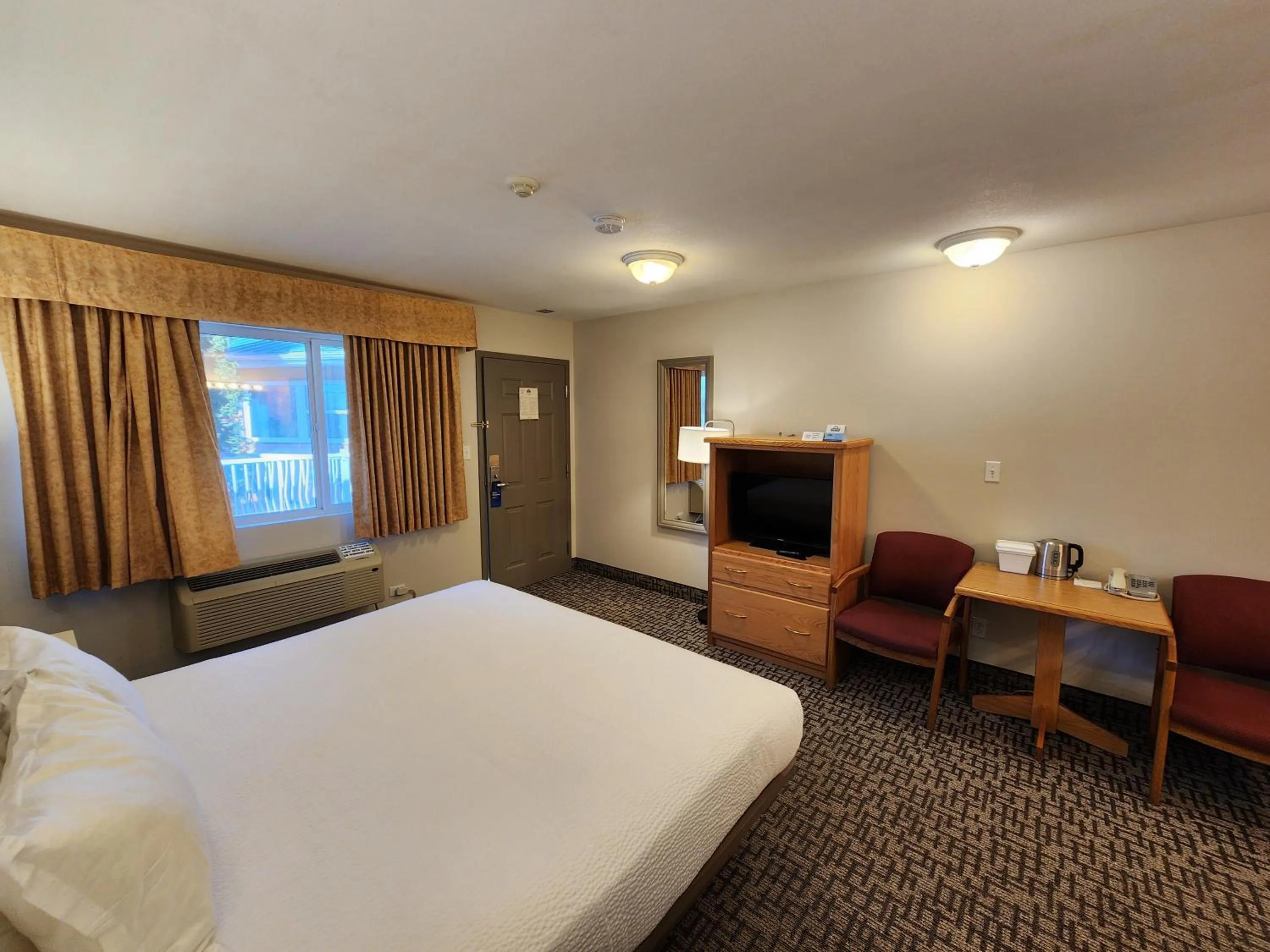 Bed in Days Inn by Wyndham Penticton Conference Centre
