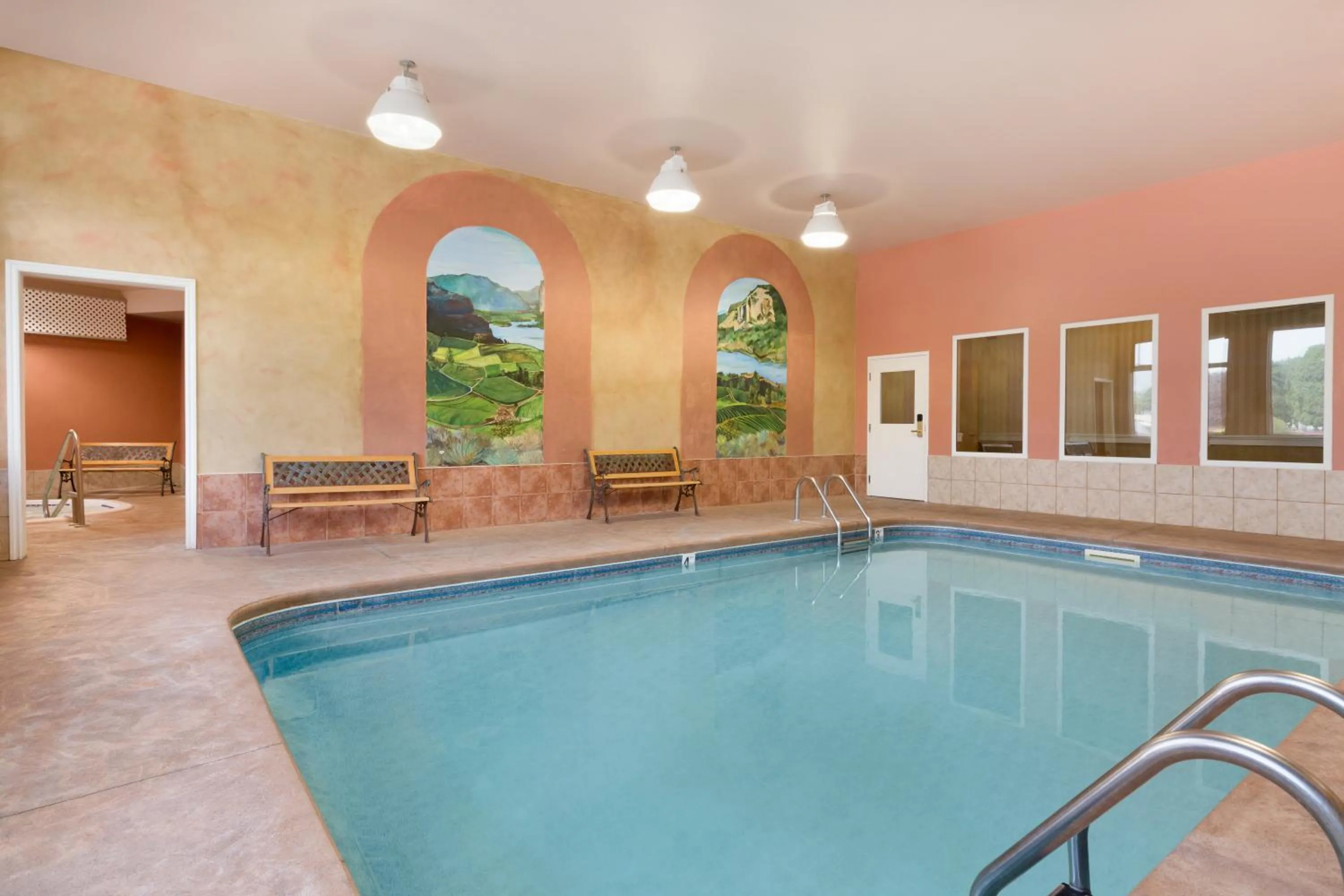 Swimming pool in Days Inn by Wyndham Penticton Conference Centre