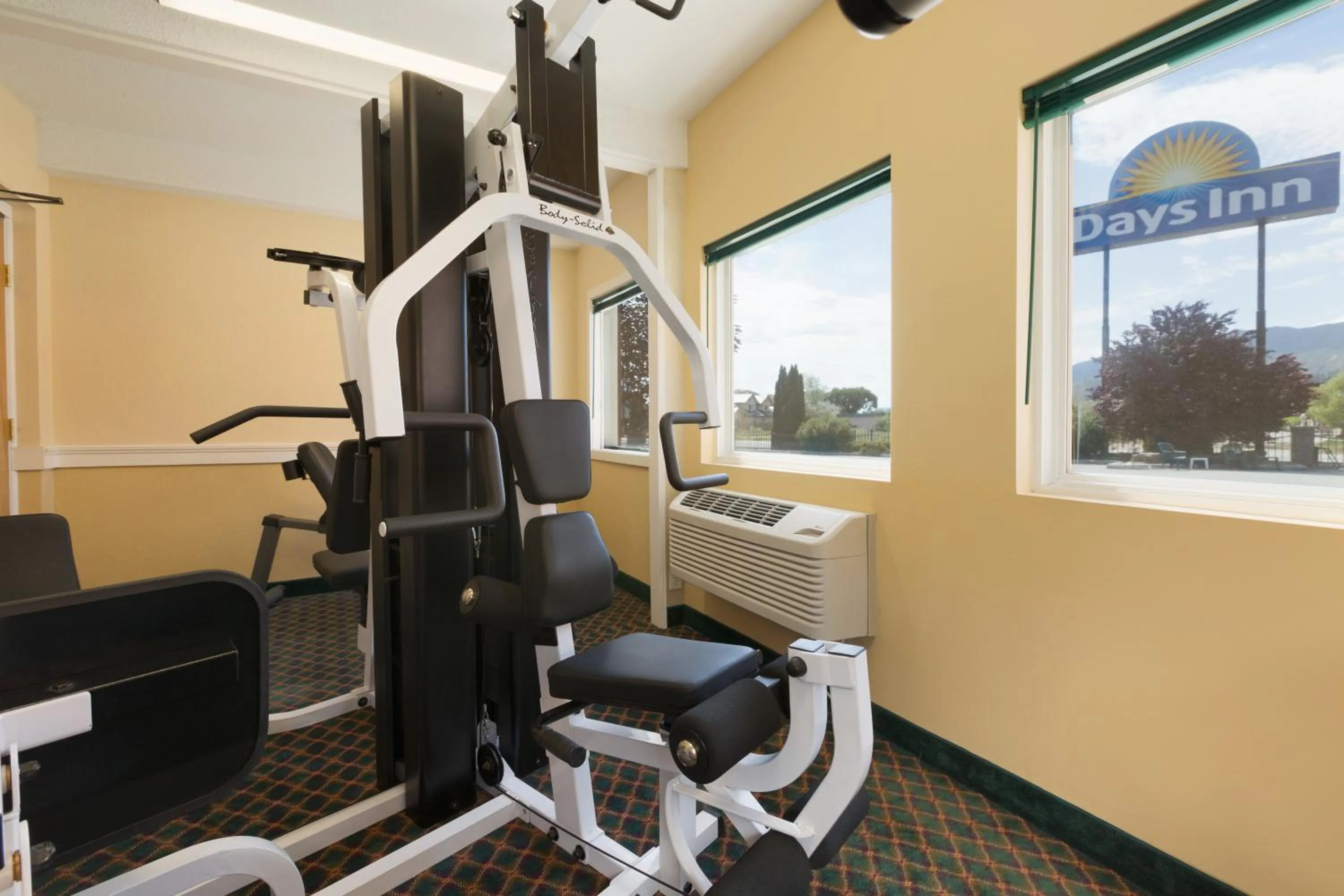 Fitness centre/facilities in Days Inn by Wyndham Penticton Conference Centre