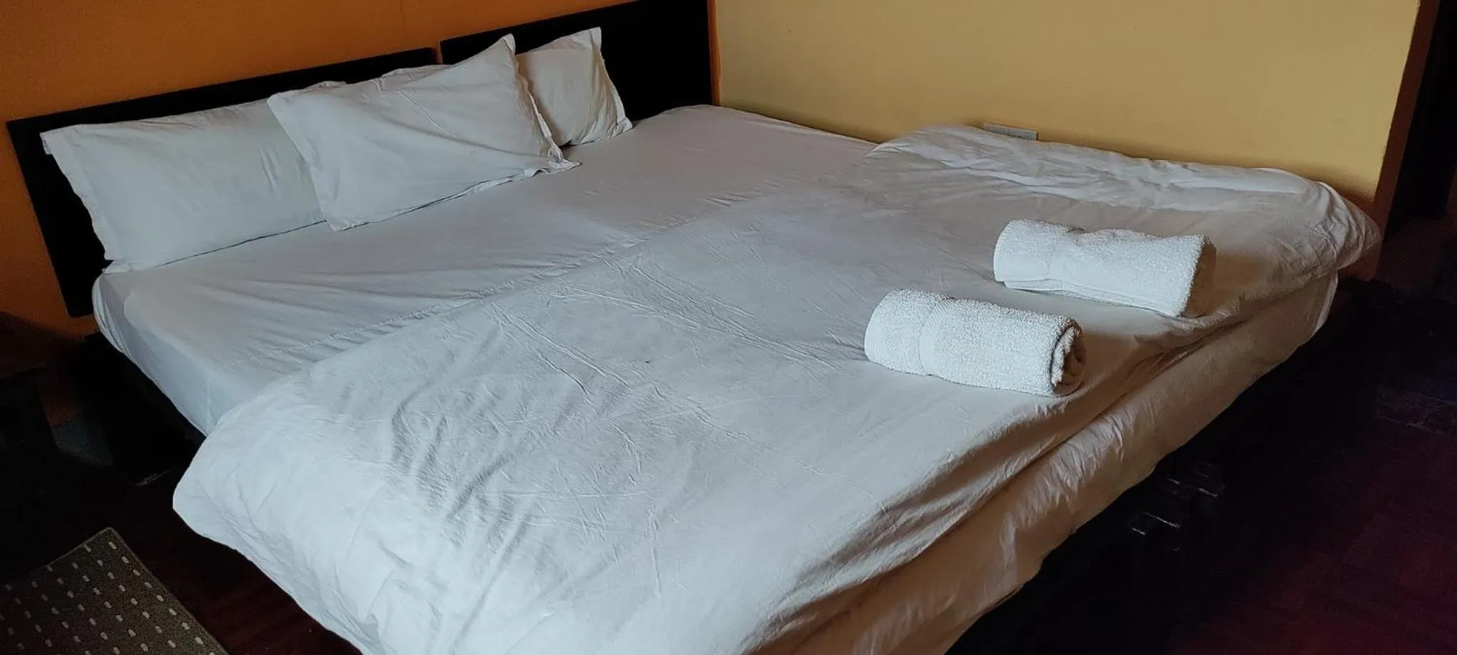 Bed in Bandipur Kaushi Inn