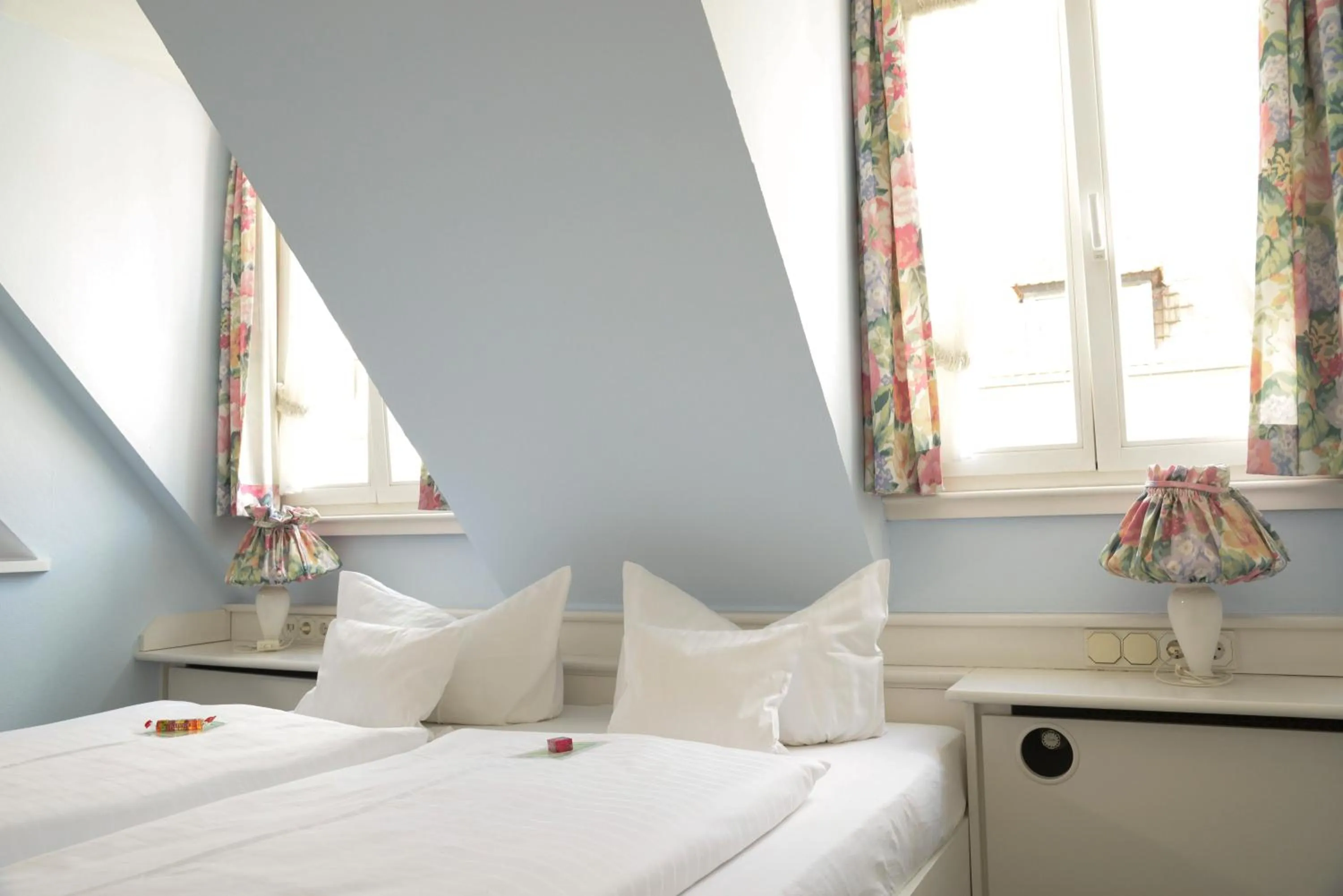 Bed in Hotel Till Eulenspiegel - Nichtrauchhotel - Garni