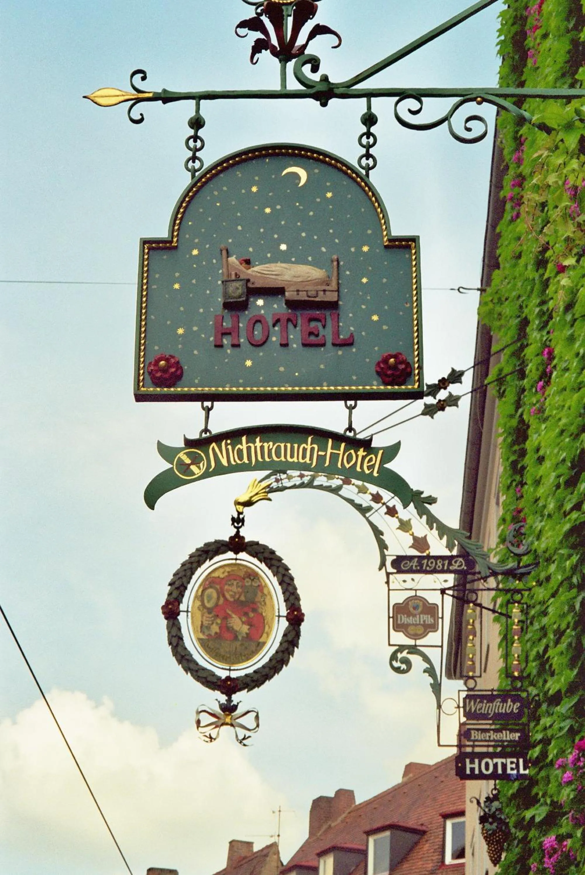 Property logo or sign in Hotel Till Eulenspiegel - Nichtrauchhotel - Garni