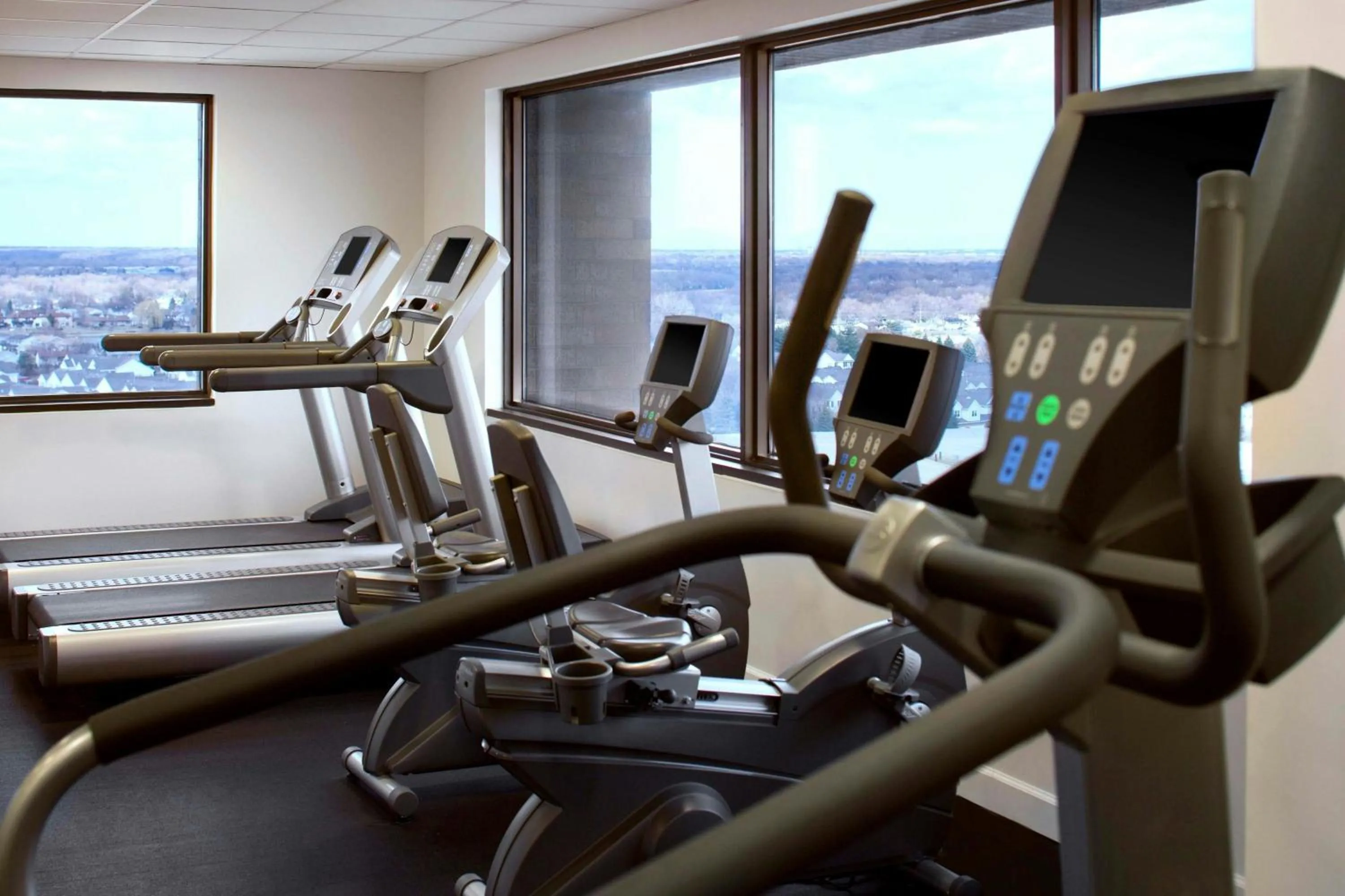 Fitness centre/facilities in The Westin Chicago Northwest