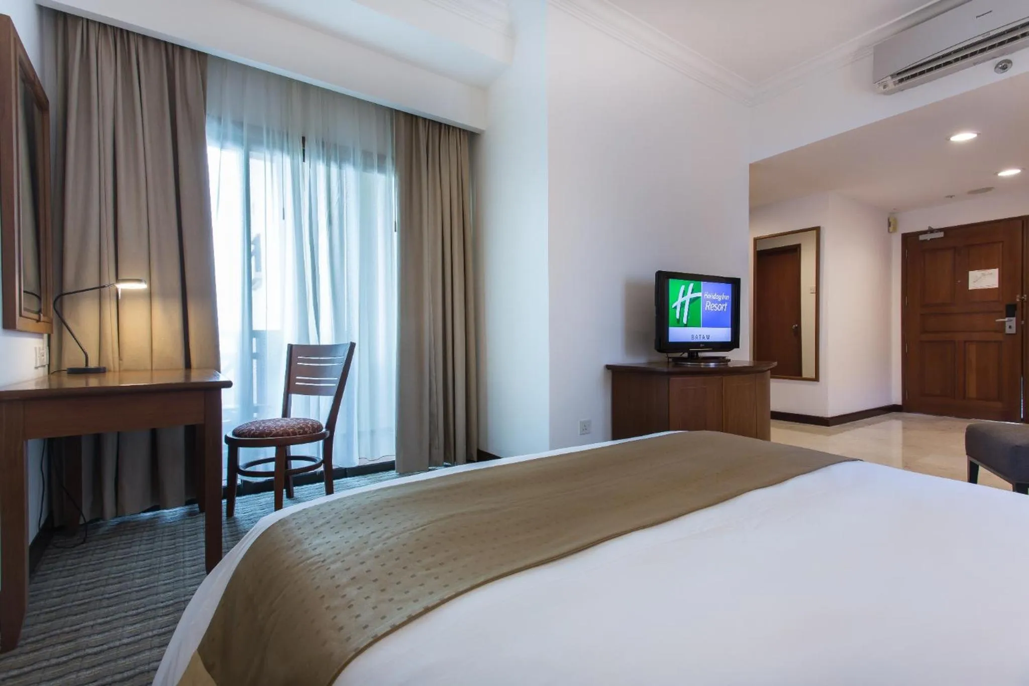Bed in Holiday Inn Resort Batam by IHG