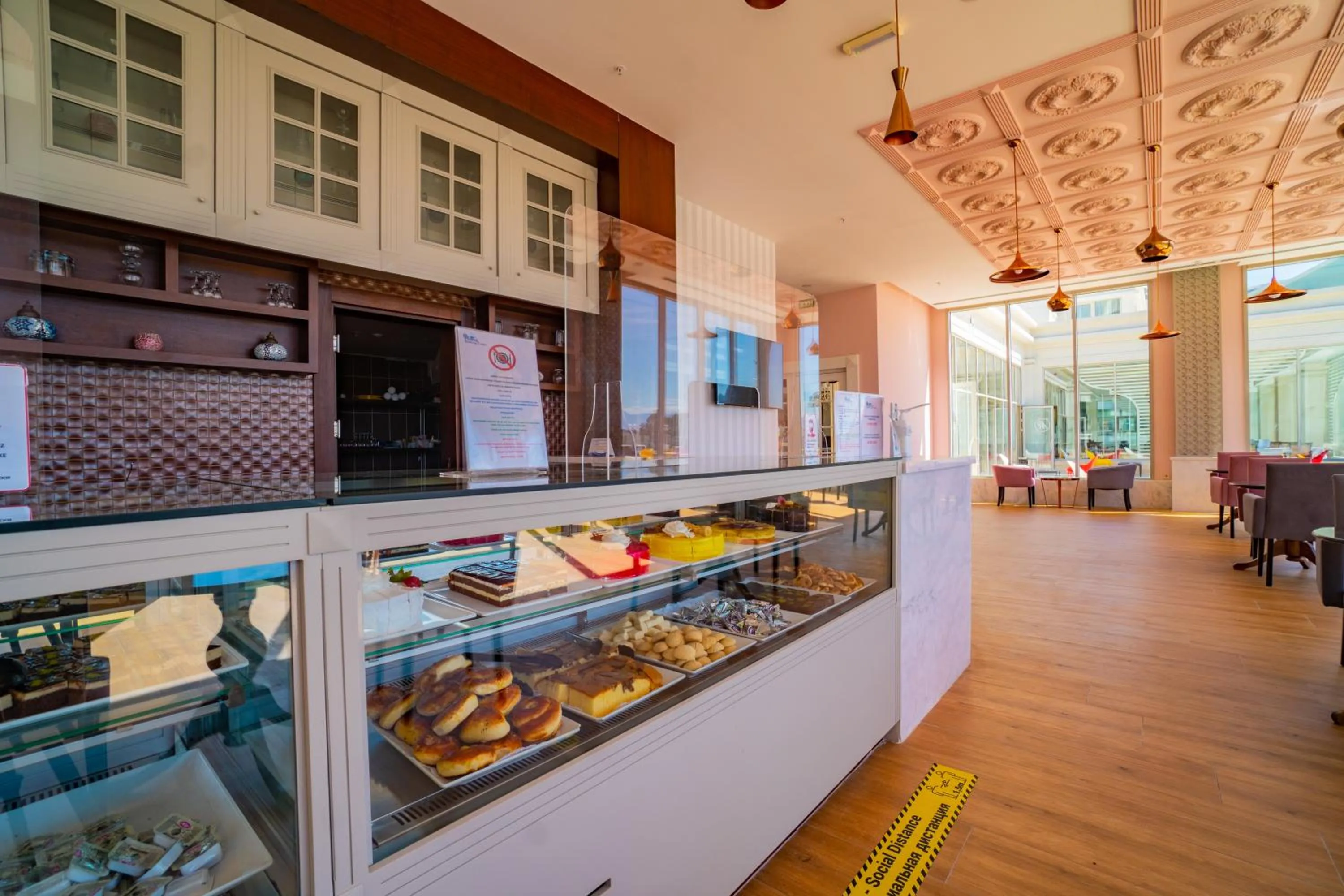 Food and drinks in Royal Atlantis Spa & Resort