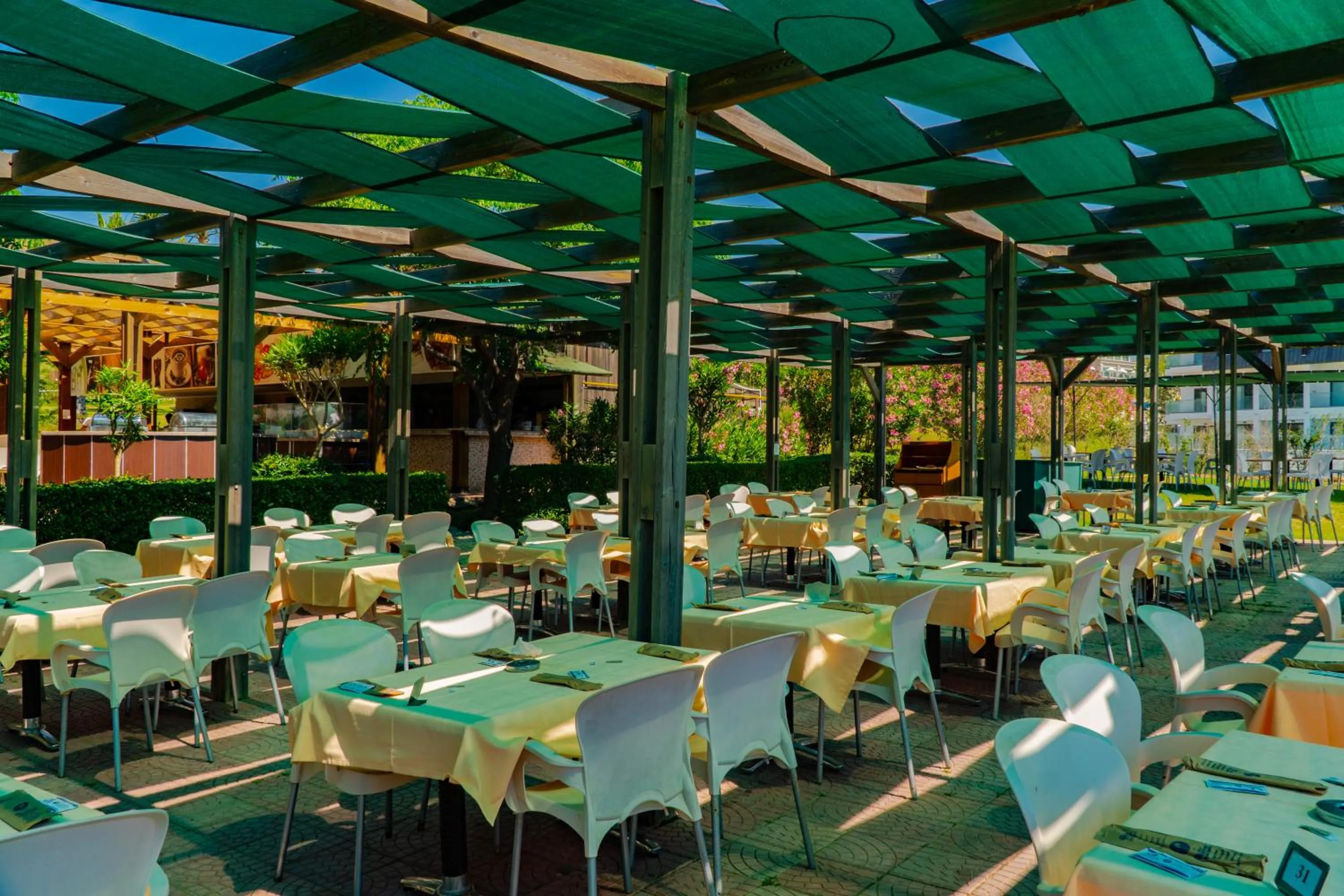 Restaurant/places to eat in Royal Atlantis Spa & Resort