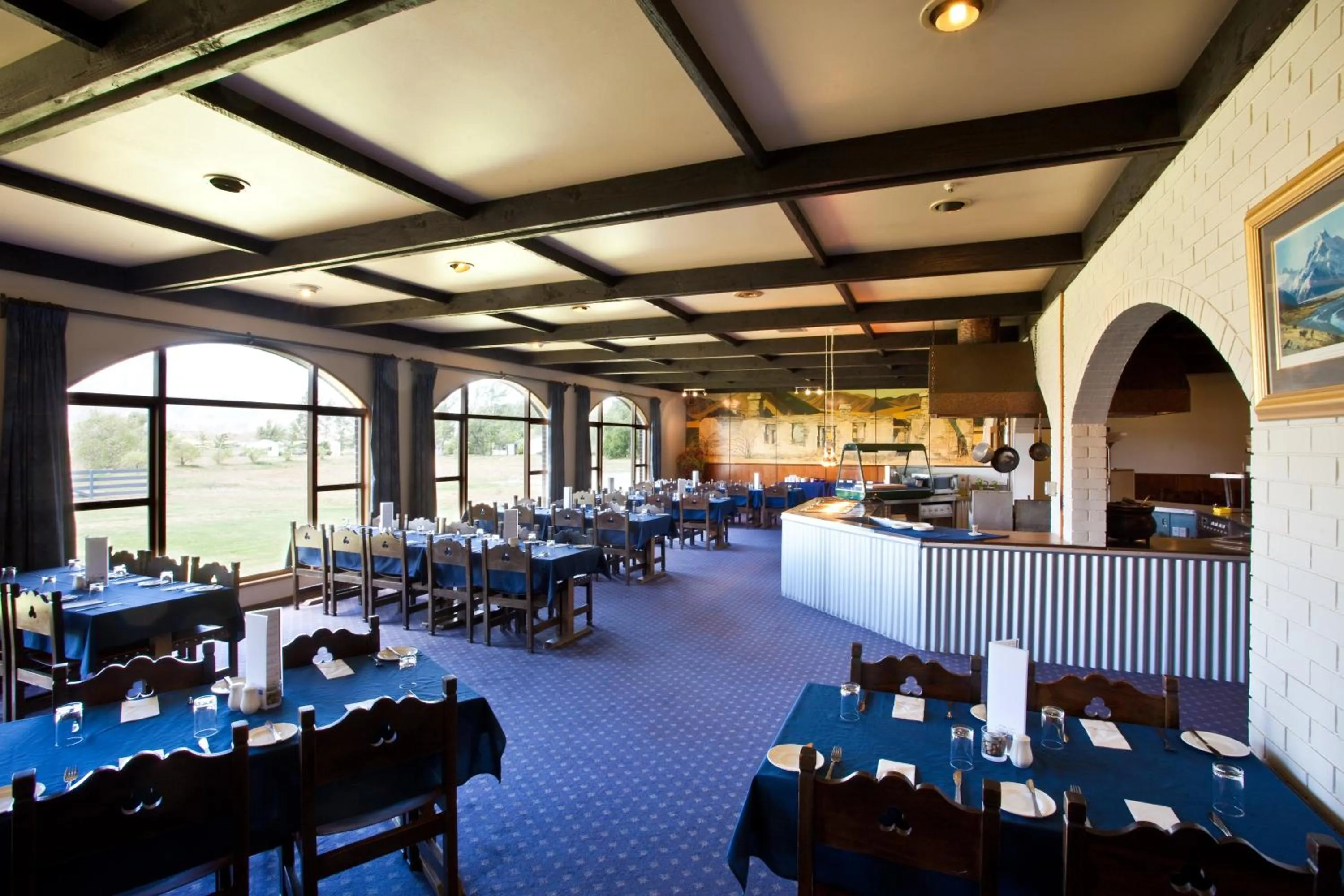 Restaurant/places to eat in Discovery Countrytime Hotel