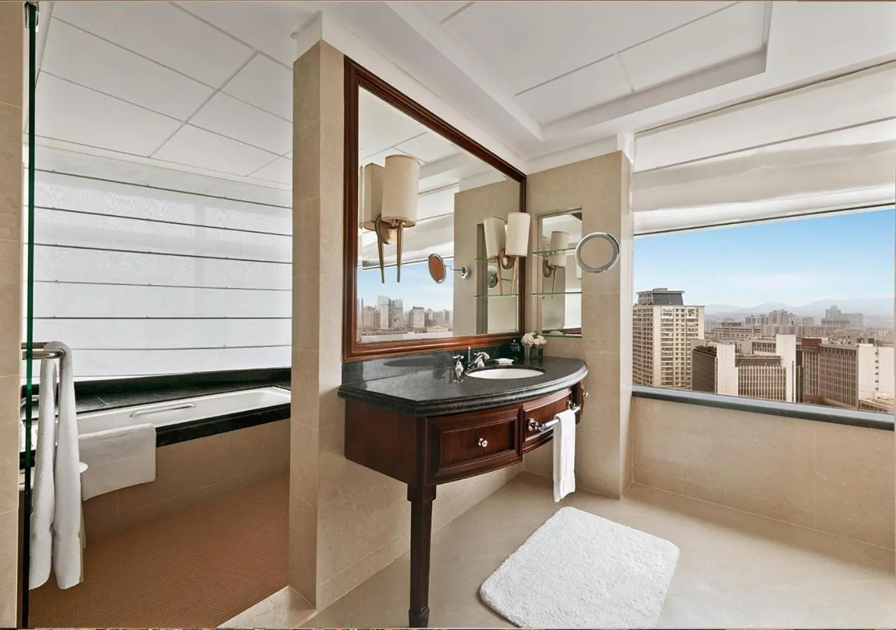 Shower in Shangri-La Fuzhou