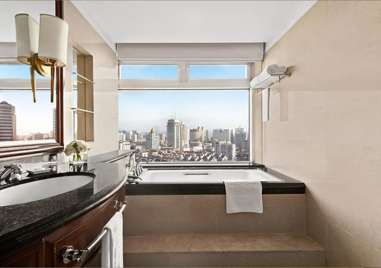 Shower in Shangri-La Fuzhou