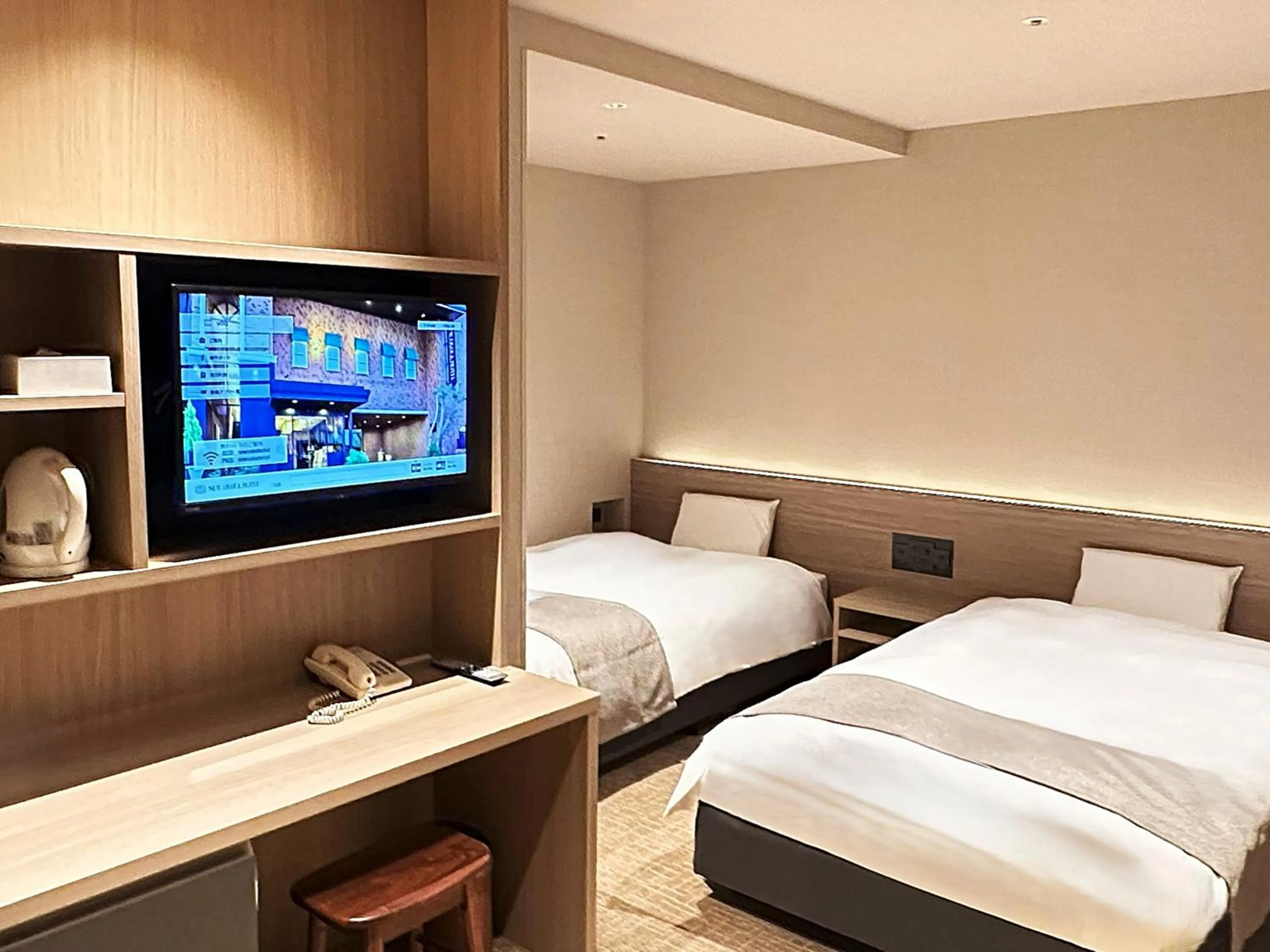 Photo of the whole room, Bed in New Osaka Hotel